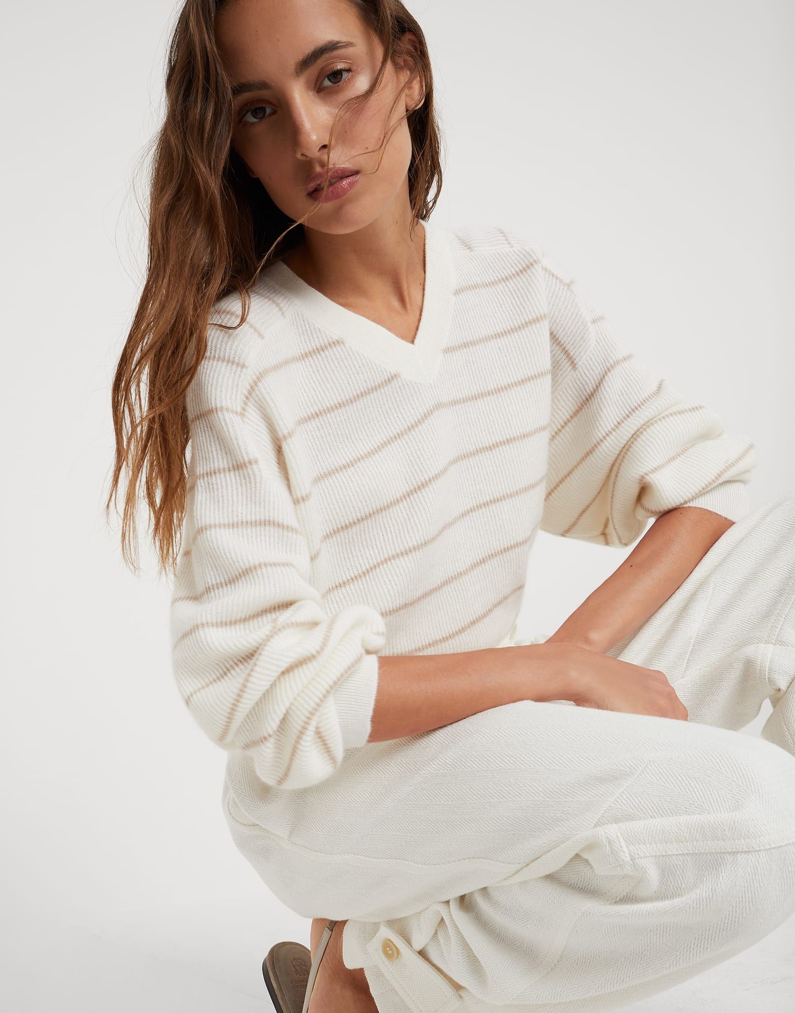 Brunello Cucinelli o1w1db10825 Sweater in White Size L / US 10 / IT 46 - 3 Thumbnail