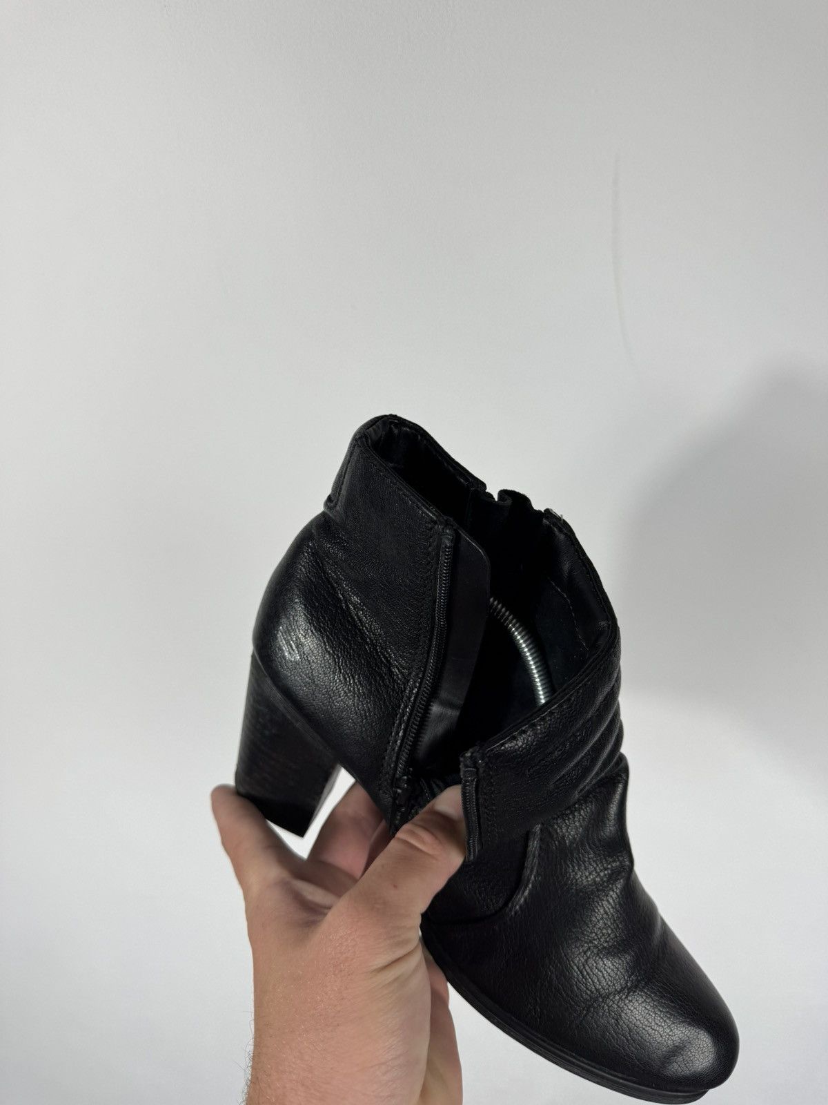 Clarks Clarks Black Leather Ankle Boots Block Heel Zip EU 40 US 9 Size US 9 / IT 39 - 17 Thumbnail