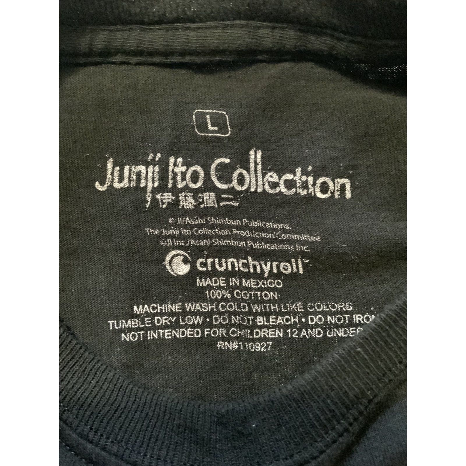 Vintage VINTAGE Junji Ito Collection Uzumaki Japanese Horror Manga Anime Black T-Shirt Sz. L Mens Regular L Black Anime 90s? Size US L / EU 52-54 / 3 - 7 Thumbnail