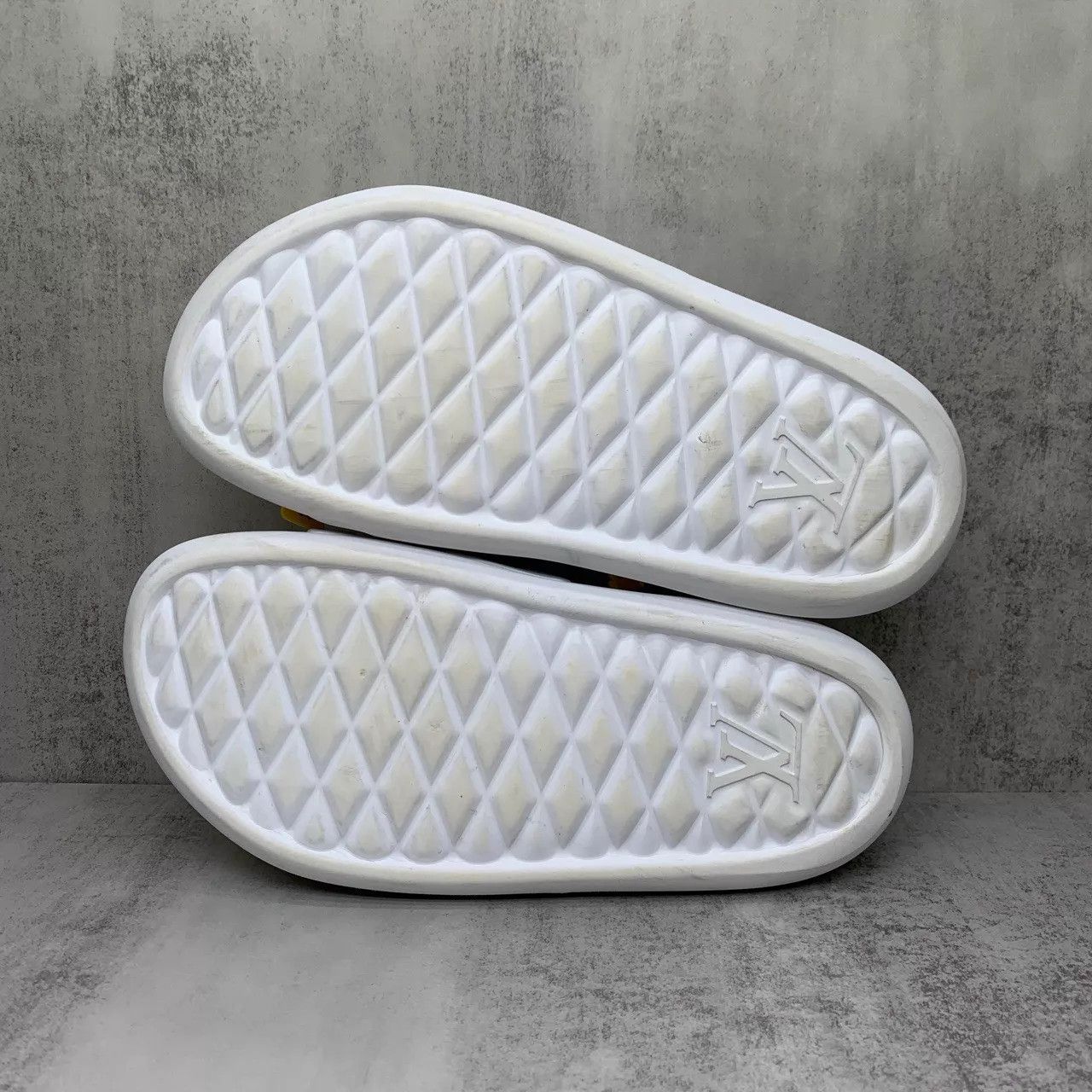 Louis Vuitton LV White Embossed Slippers US 6 EU 40 98 New Size US 9.5 / EU 42-43 - 7 Thumbnail
