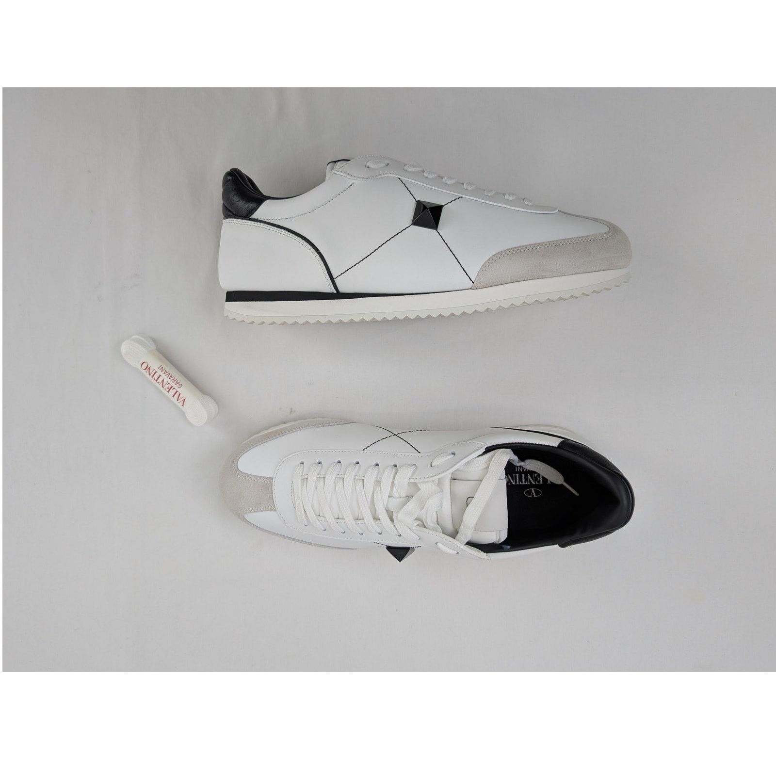 Valentino o1rshd1 Stud-around Sneakers in Leather in White Size US 11 / EU 44 - 24 Thumbnail