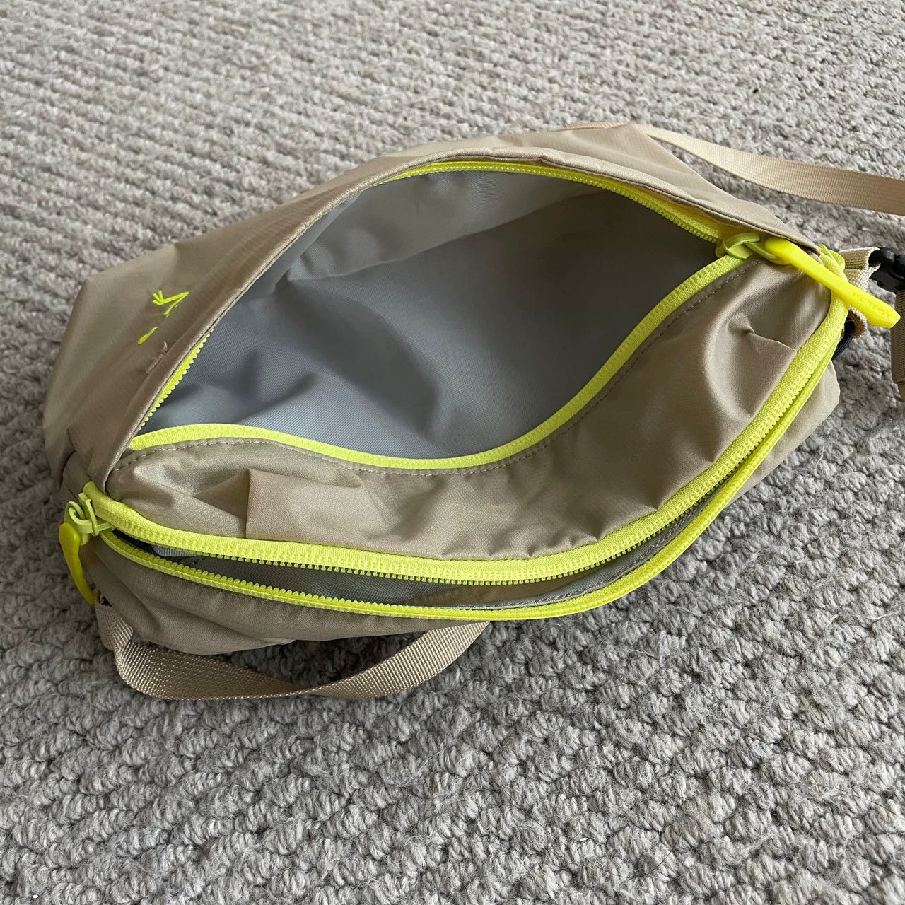 Arc'teryx Arcteryx Light Brown Embroidered Double-Layer Crossbody Bag Size ONE SIZE - 6 Thumbnail