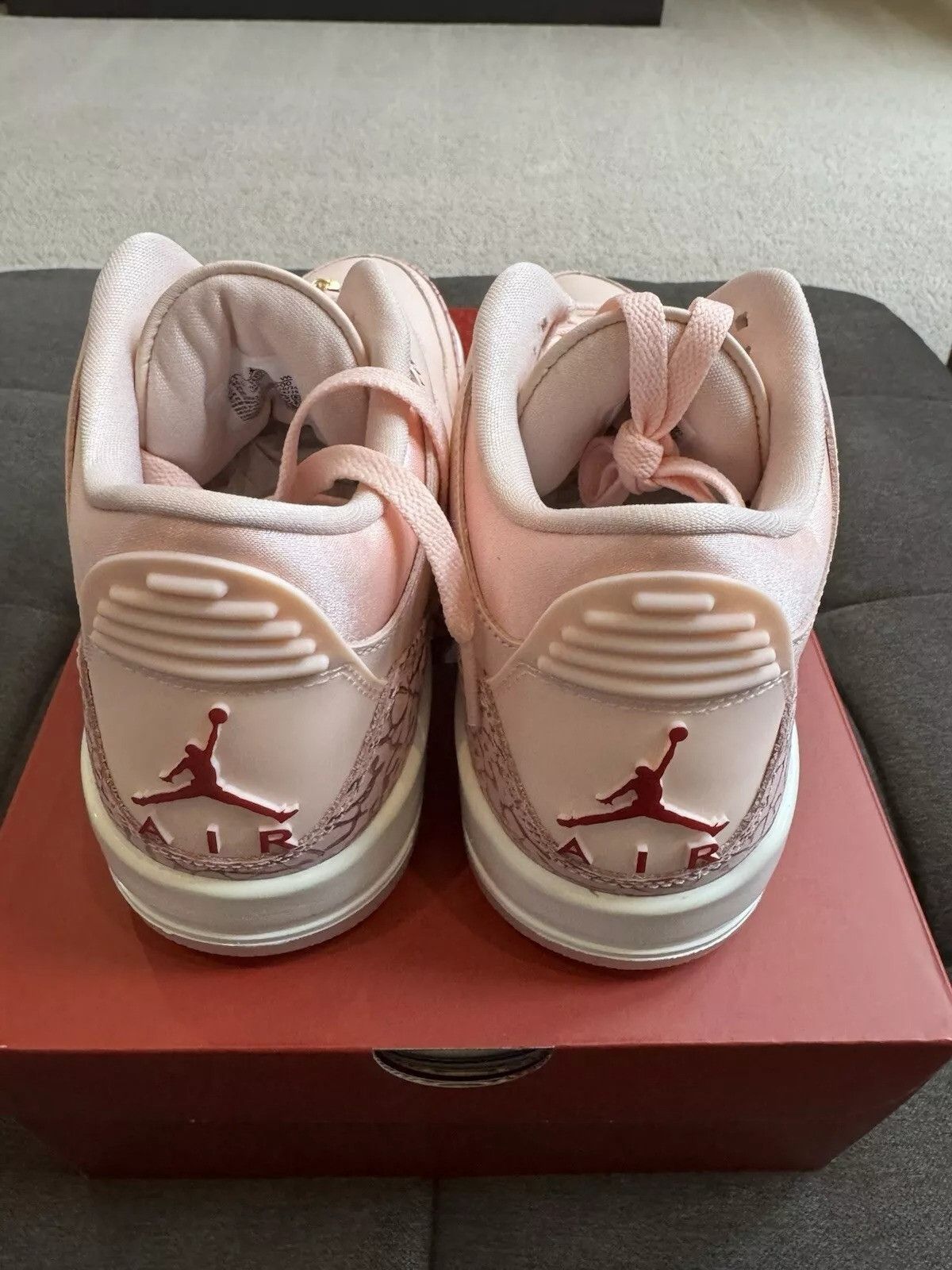 Jordan Brand × Nike Jordan 3 Retro Valentine's Day Treat Yourself (2025) Size US 9 / IT 39 - 4 Thumbnail