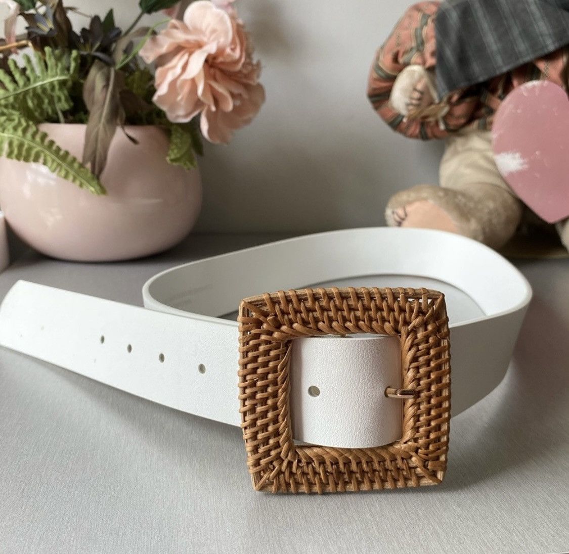 Other WHITE LEATHER WIDE WOVEN WICKER SQUARE BUCKLE BELT SZ M Size ONE SIZE - 1 Thumbnail