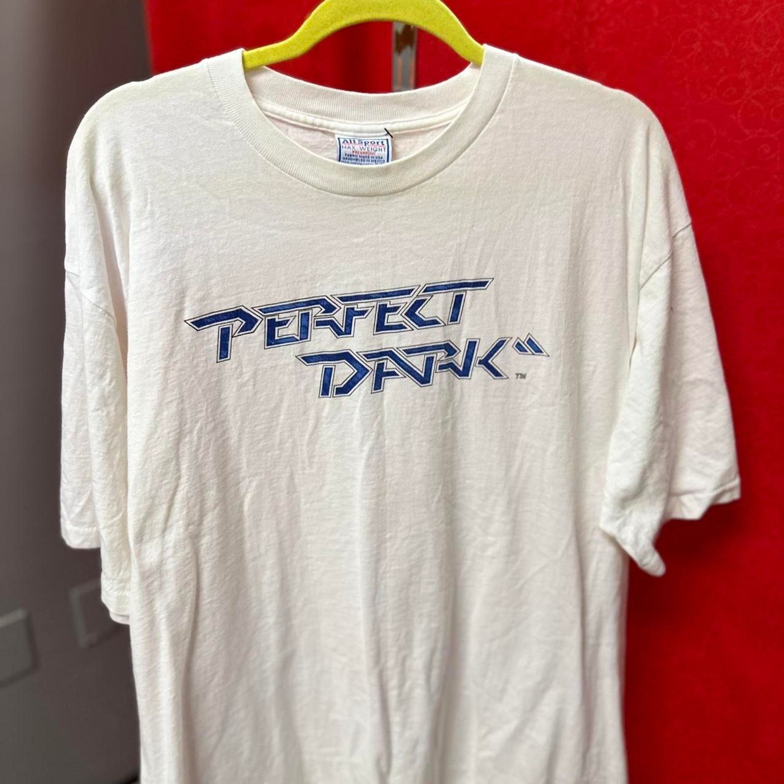 Nintendo 🎮 Vintage 1999–2000 Perfect Dark Nintendo 64 Promo T-Shirt Size US XL / EU 56 / 4 - 1 Thumbnail