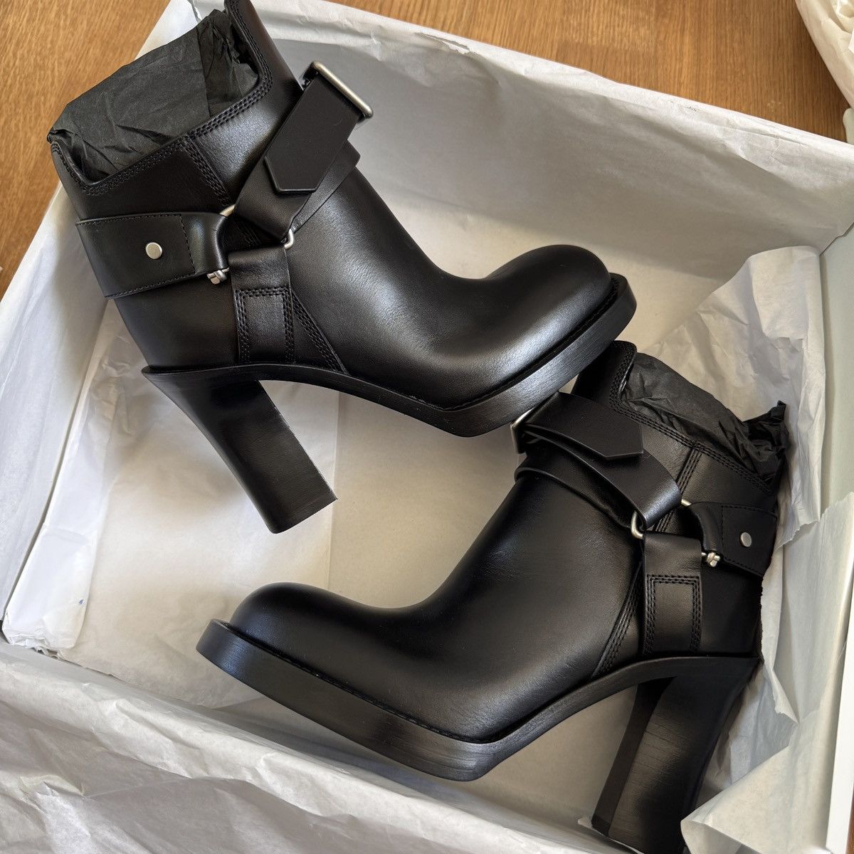 Burberry BURBERRY Women’s Stirrup leather ankle boots In Black #37.5 Size US 7.5 / IT 37.5 - 1 Thumbnail