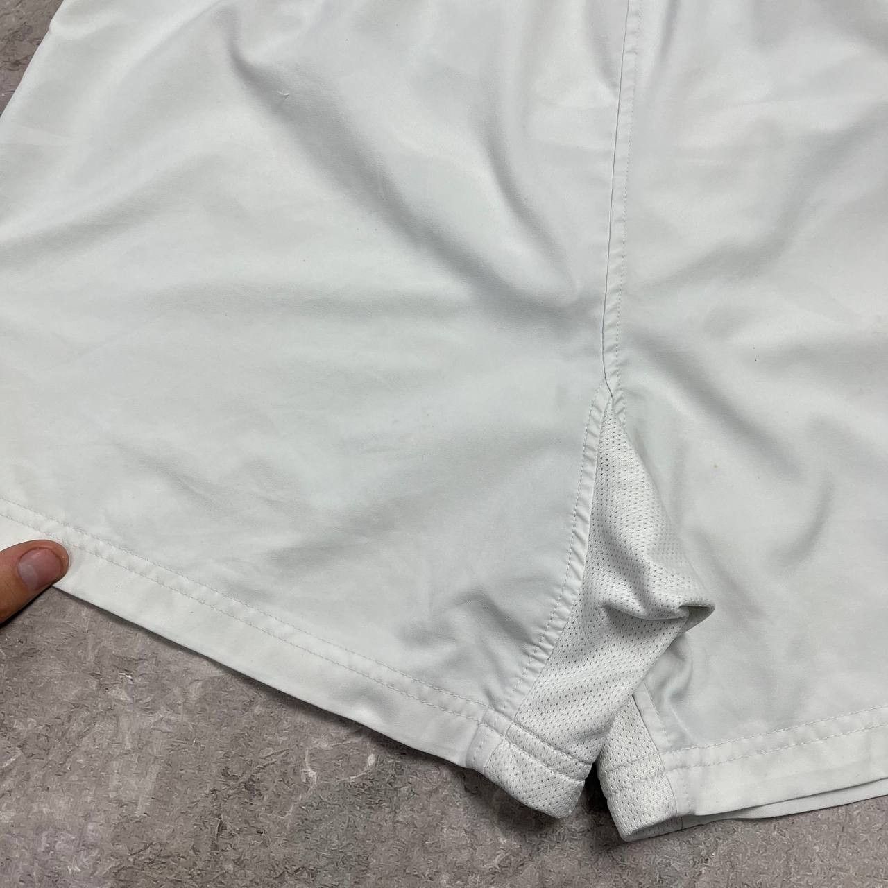 Nike Vintage 90s Nike White Mini Logo Mens Shorts Size L Size US 33 - 14 Thumbnail