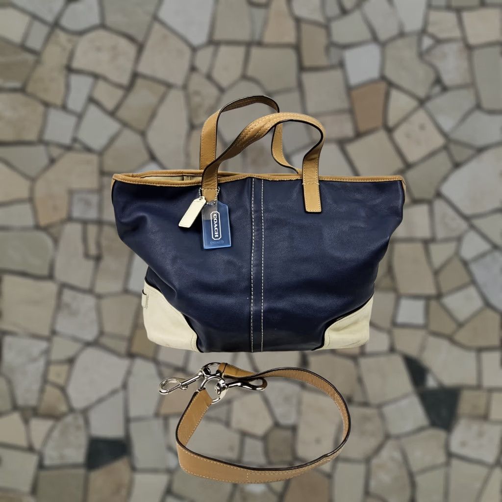 Coach Coach Hadley Midnight Blue/White Convertible Shoulder Handbag Purse Bag Tote 15x10x5.5 Women Leather Gold Hardware Silver Ch/ Designer 90s? Size ONE SIZE - 1 Thumbnail