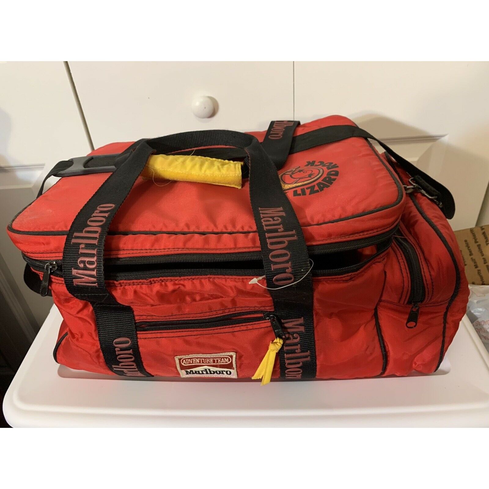 Marlboro Adventure Team VTG Marlboro ADVENTURE TEAM LIZARD ROCK Red LARGE Bag Cooler Size ONE SIZE - 8 Thumbnail