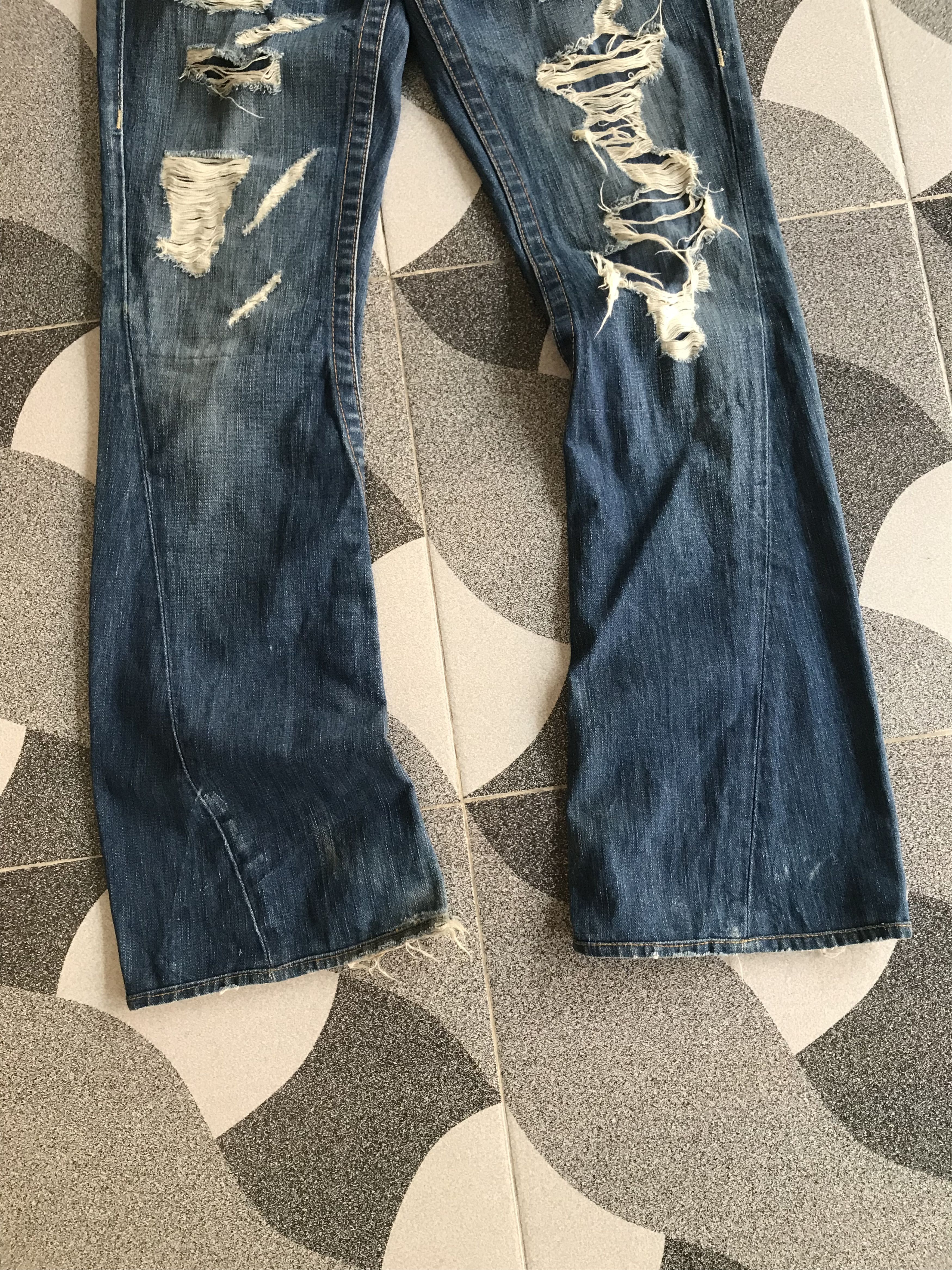 True Religion × Vintage True Religion Distressed Flared Size US 29 - 3 Thumbnail