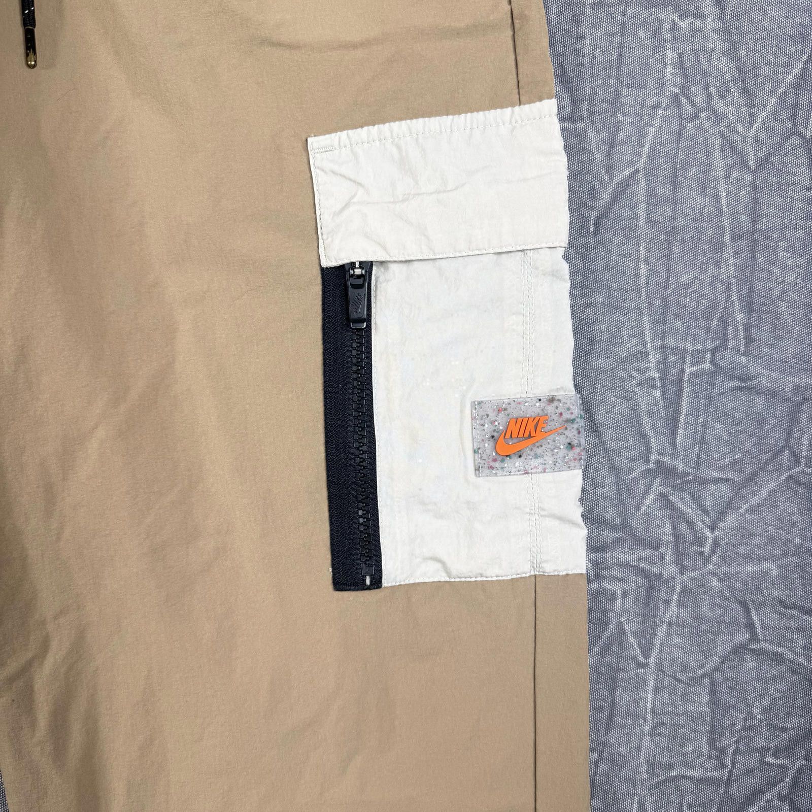 Nike Nike Pants Women's M Tan Cream Sportswear Dri-FIT Cargo Size 32" / US 10 / IT 46 - 2 Thumbnail