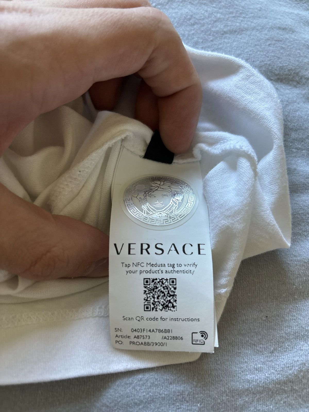 Versace Versace Medusa Logo T-Shirt Size US L / EU 52-54 / 3 - 4 Thumbnail