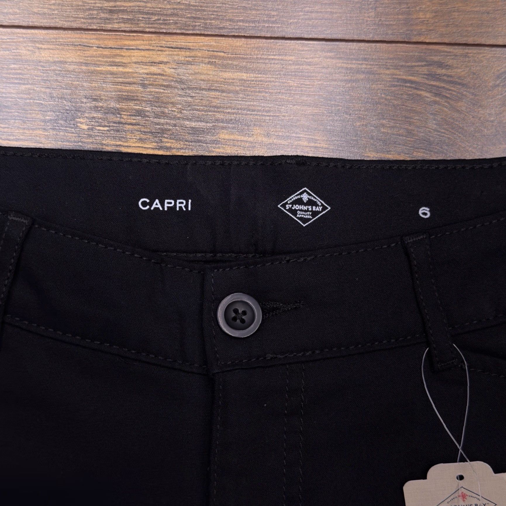Vintage **St. John's Bay Women's Black Capri Pants Mid Rise Stretch** User: St. John's Bay Women's Black Capri Pants Mid Rise Stretch Size ONE SIZE - 4 Thumbnail