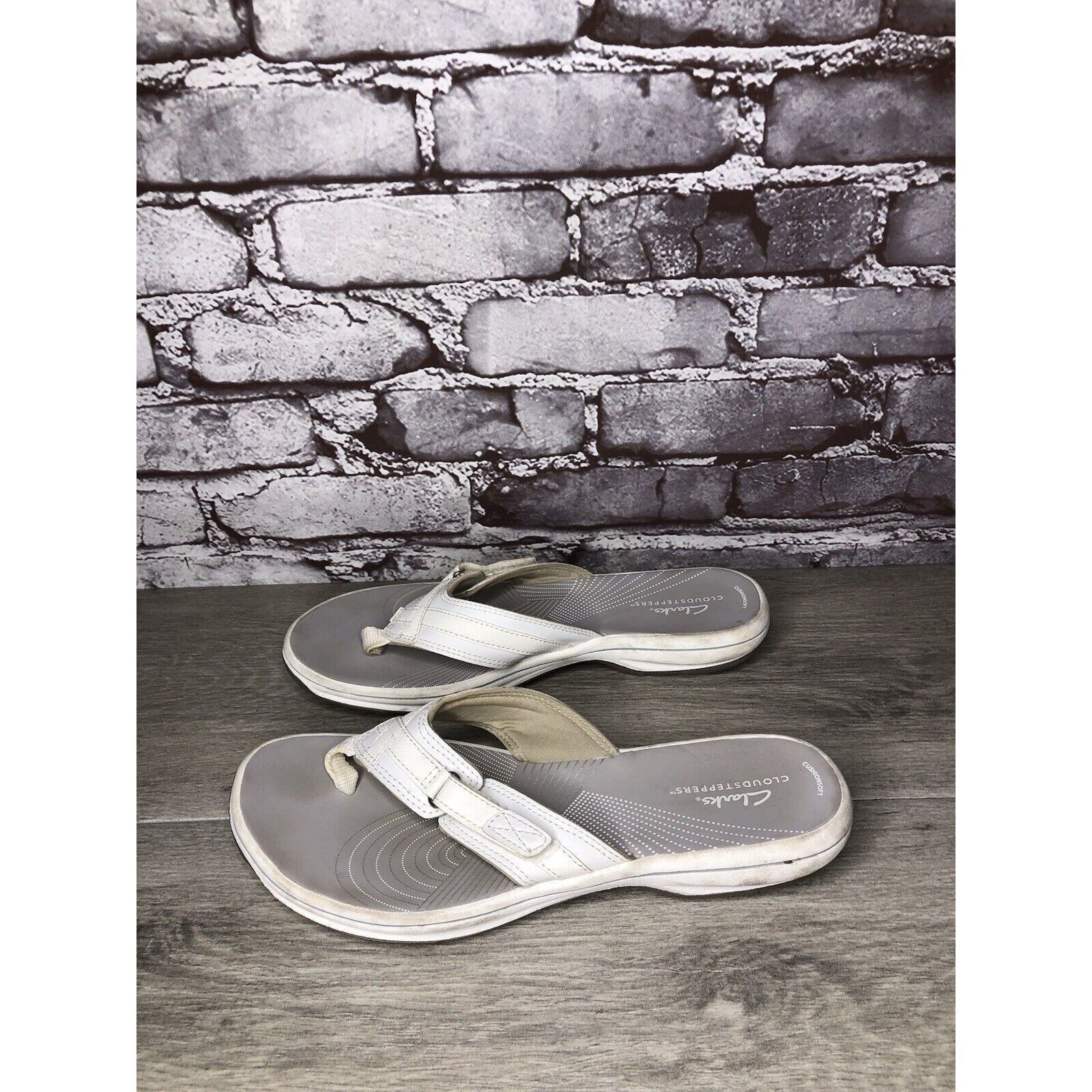 Clarks Clarks Cloudsteppers White Brinkley Flip Flops Foam Sandals Size US 9 / IT 39 - 13 Thumbnail