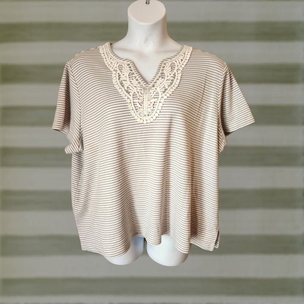 Vintage Alfred Dunner Shirt Women 3X Gray Beaded Lace Trim Short Sleeve Split Neck Casual Top Boho Stripe Metallic Easy Care"} Size XXL / US 16-18 / IT 52-54 - 1 Thumbnail