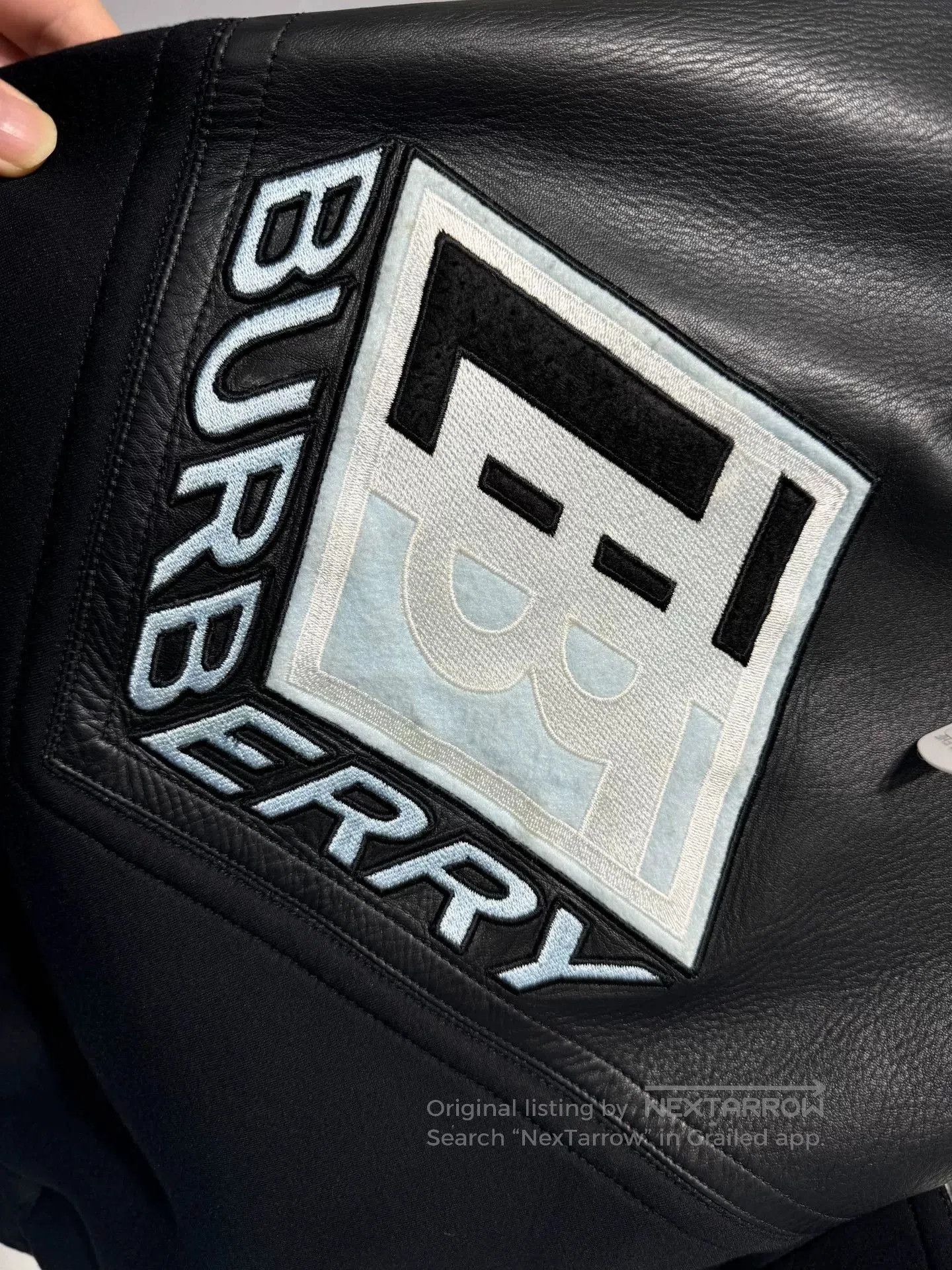 Burberry Burberry Leather Patch Logo Half. Size US S / EU 44-46 / 1 - 7 Thumbnail
