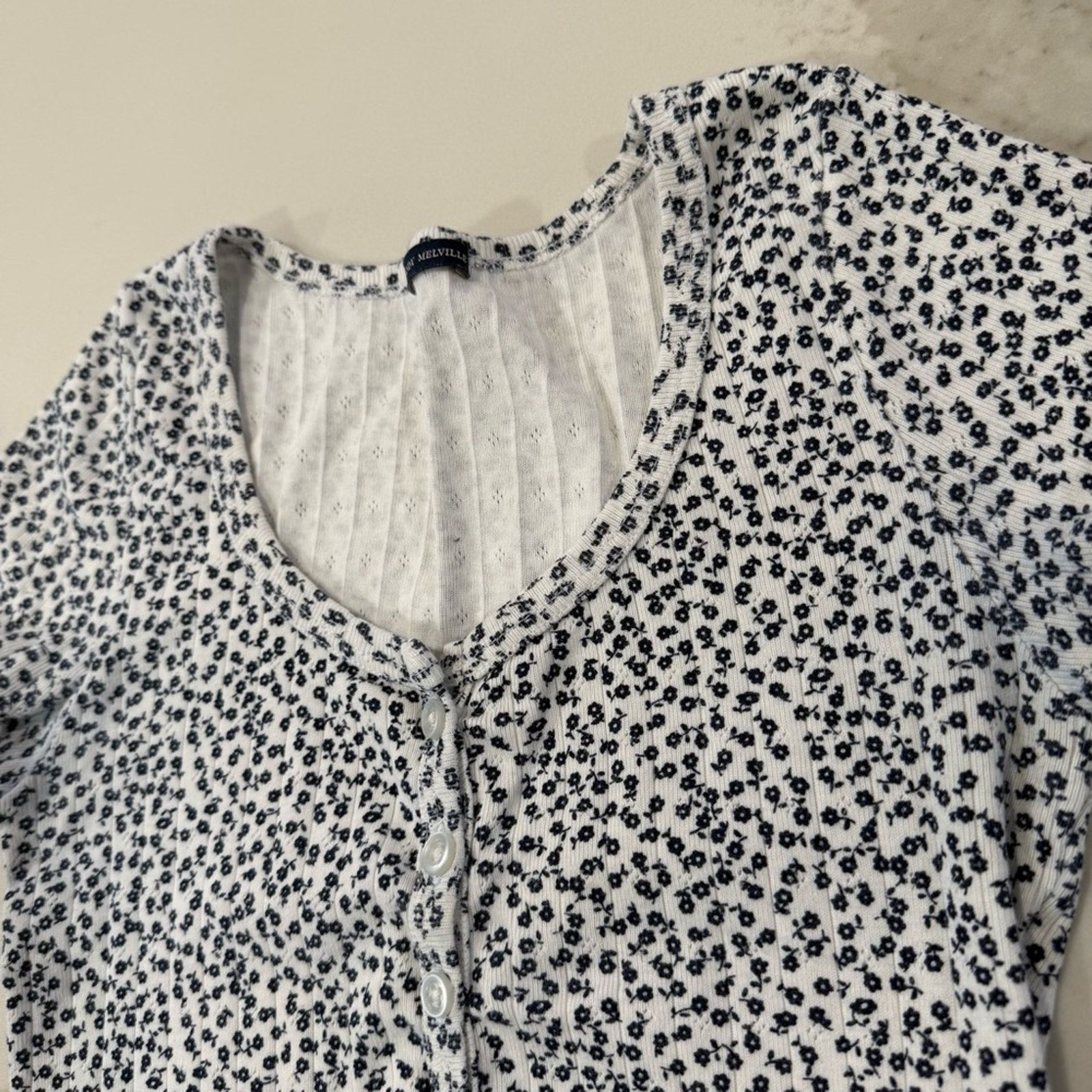 Brandy Melville Brandy Melville Floral Button Up Baby Tee Crop Top Womens OS Size ONE SIZE - 5 Thumbnail