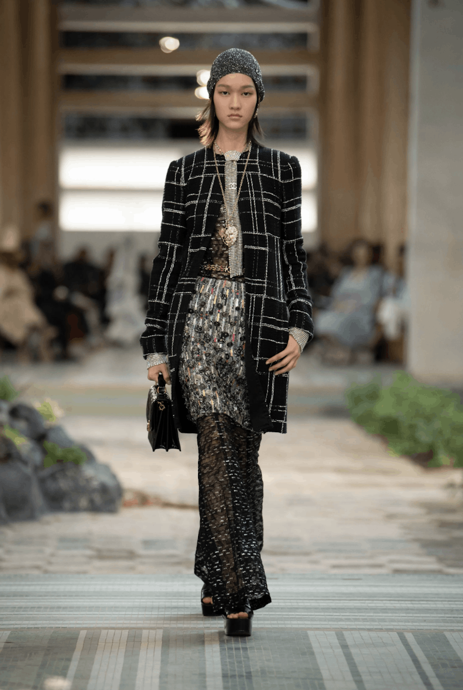 Chanel Chanel Pre-Fall 2023 23A Black & White Plaid Tweed Coat Size XS / US 0-2 / IT 36-38 - 2 Thumbnail