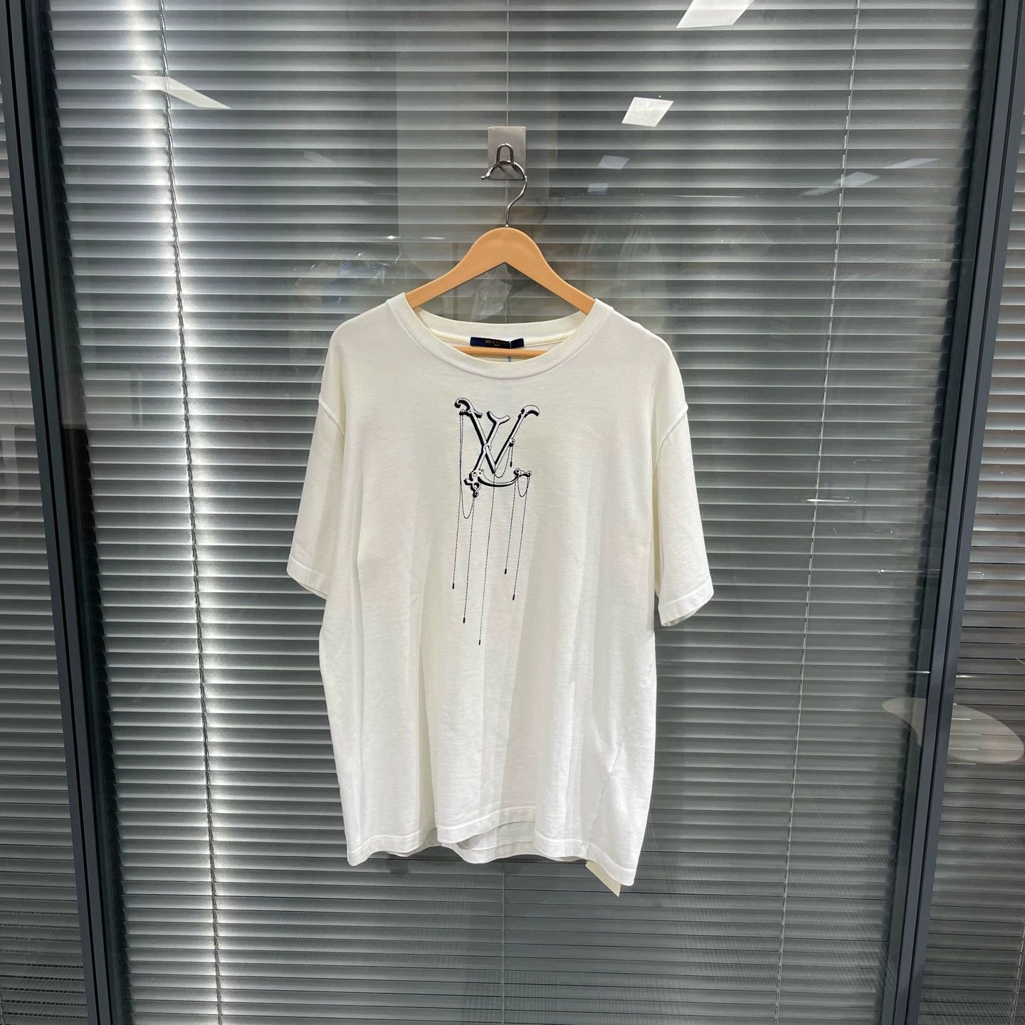 Louis Vuitton LV White Anchor Embroidered Short Sleeve Tee XL Size US XL / EU 56 / 4 - 1 Thumbnail