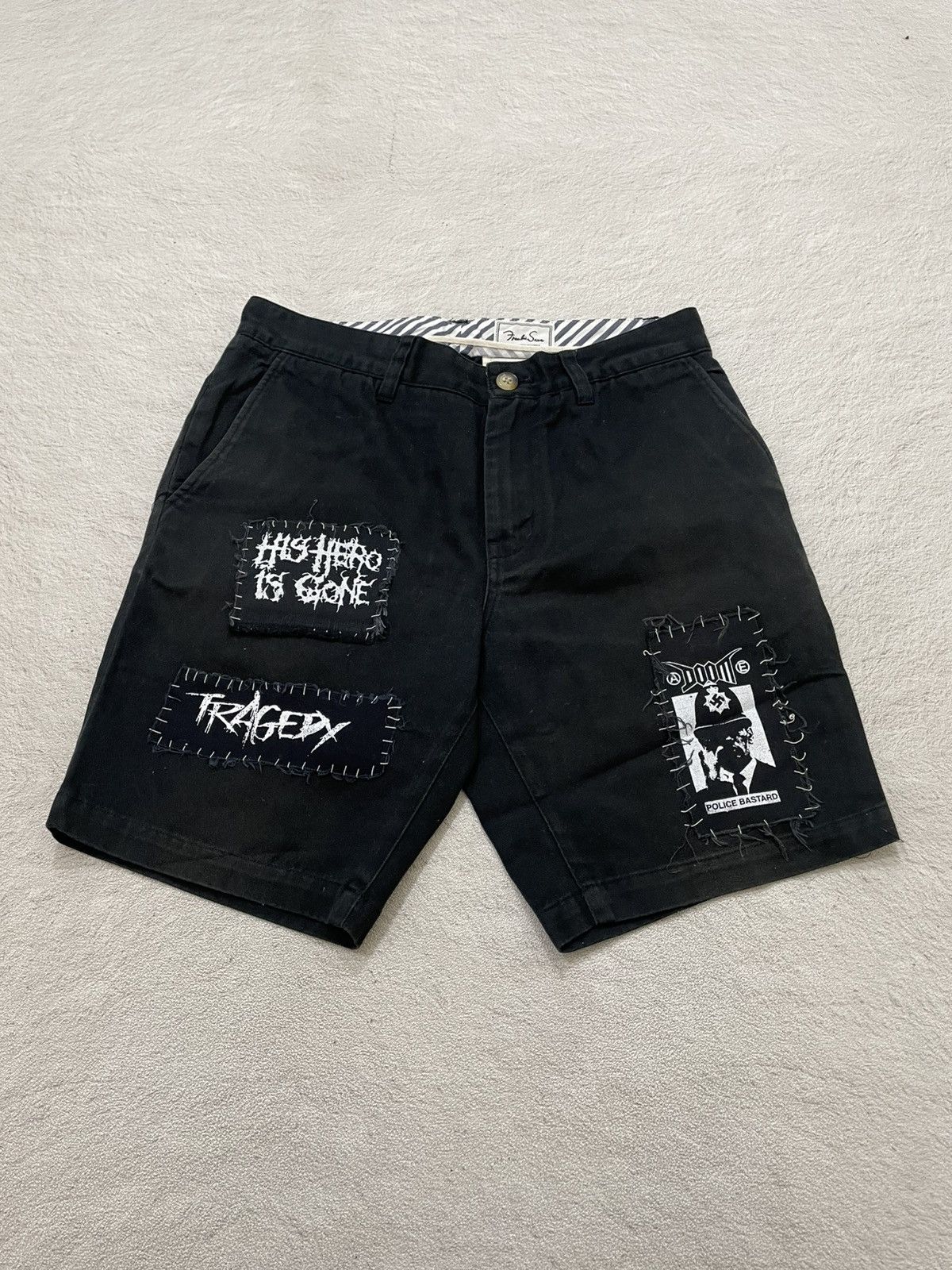 Japanese Brand 2000s Freak DIY Punk Patch Black Shorts Crust Anarcho Style Size US 29 - 1 Thumbnail