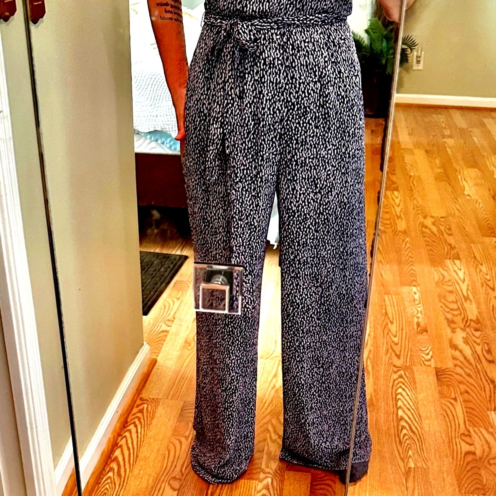 Michael Kors Michael Kors Mini Ikat Cold-Shoulder Jumpsuit Navy/White S Size 27" / US 4 / IT 40 - 9 Thumbnail