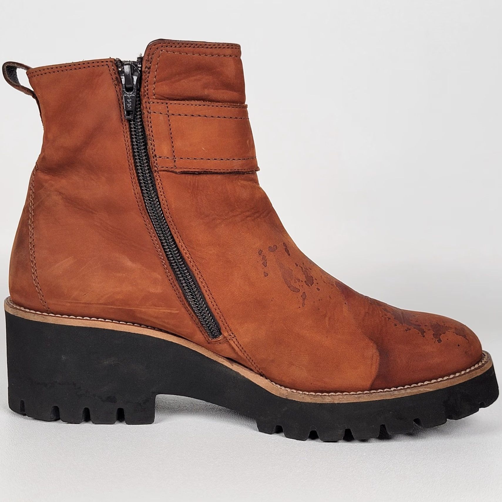 Vintage VINTAGE Paul Green Boots Women’s 8 Brown Leather Short Lug Bootie Zip Buckle Cushioned Insole Round Toe Mid Heel Fall Winter Spring UK 6 US 8 Size 28" / US 6 / IT 42 - 5 Thumbnail