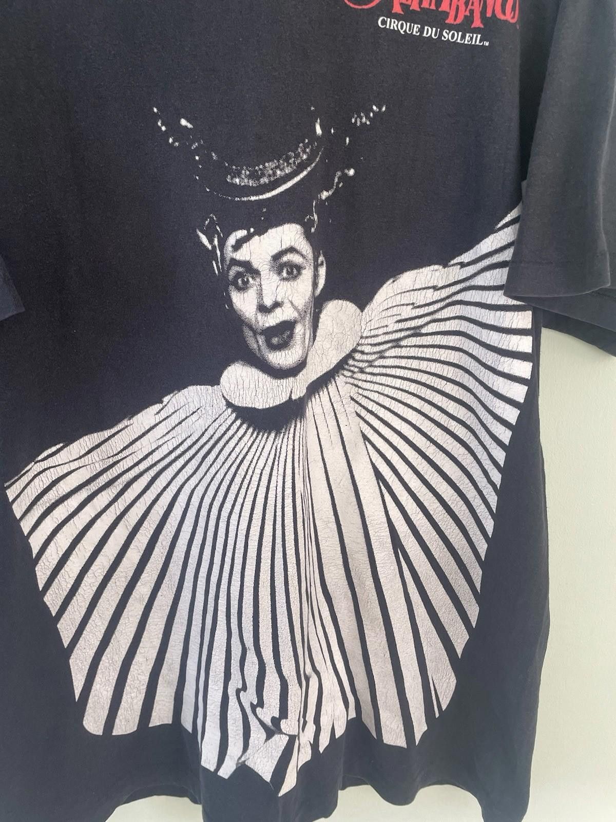 Designer Vintage 90s Saltimbanco Cirque Du Soleil Vintage T Shirt XL Size US XL / EU 56 / 4 - 2 Thumbnail