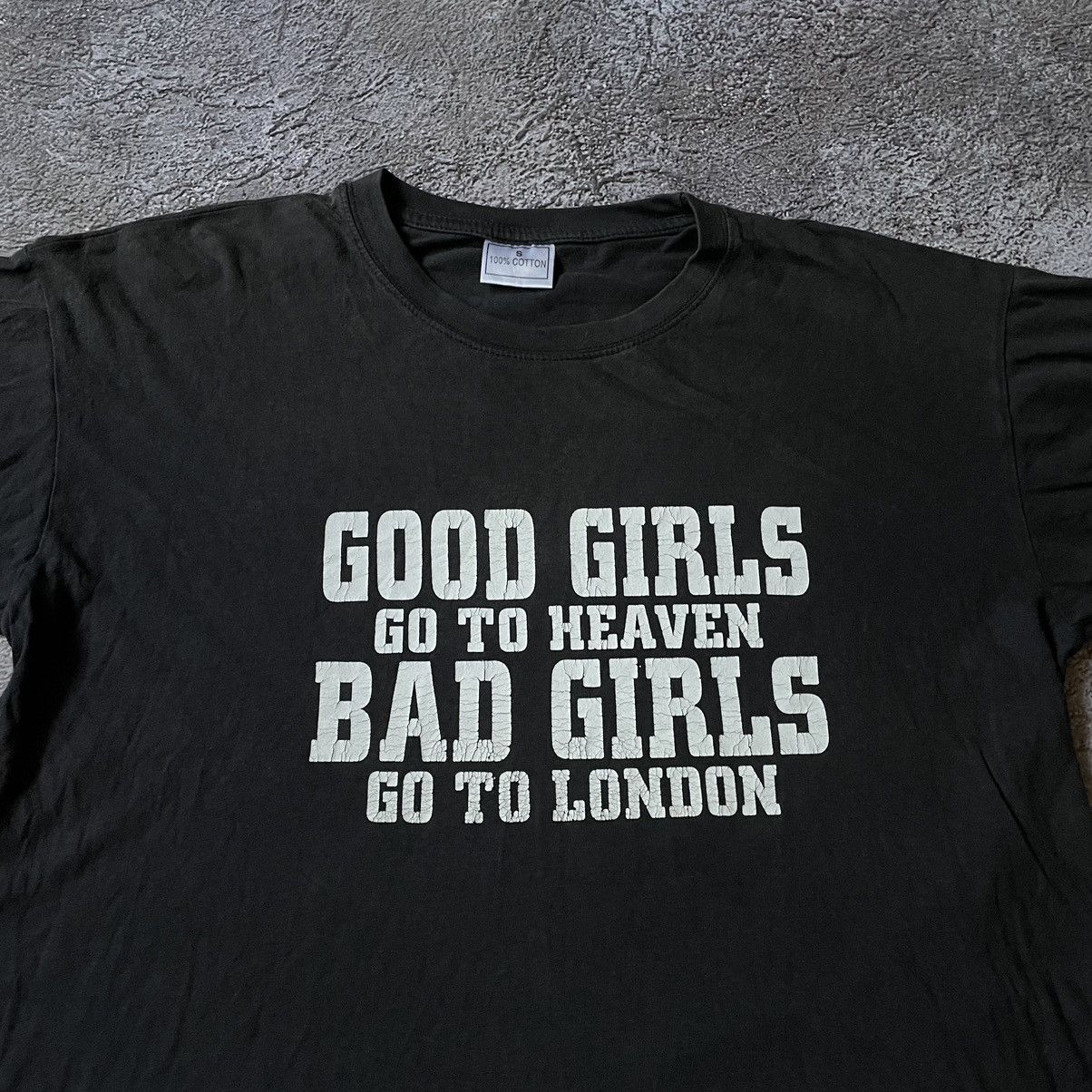 Vintage Vintage Y2K ADULT “ BAD GIRLS GO TO LONDON“ SLOGAN FUNNY TEE Size US M / EU 48-50 / 2 - 5 Thumbnail