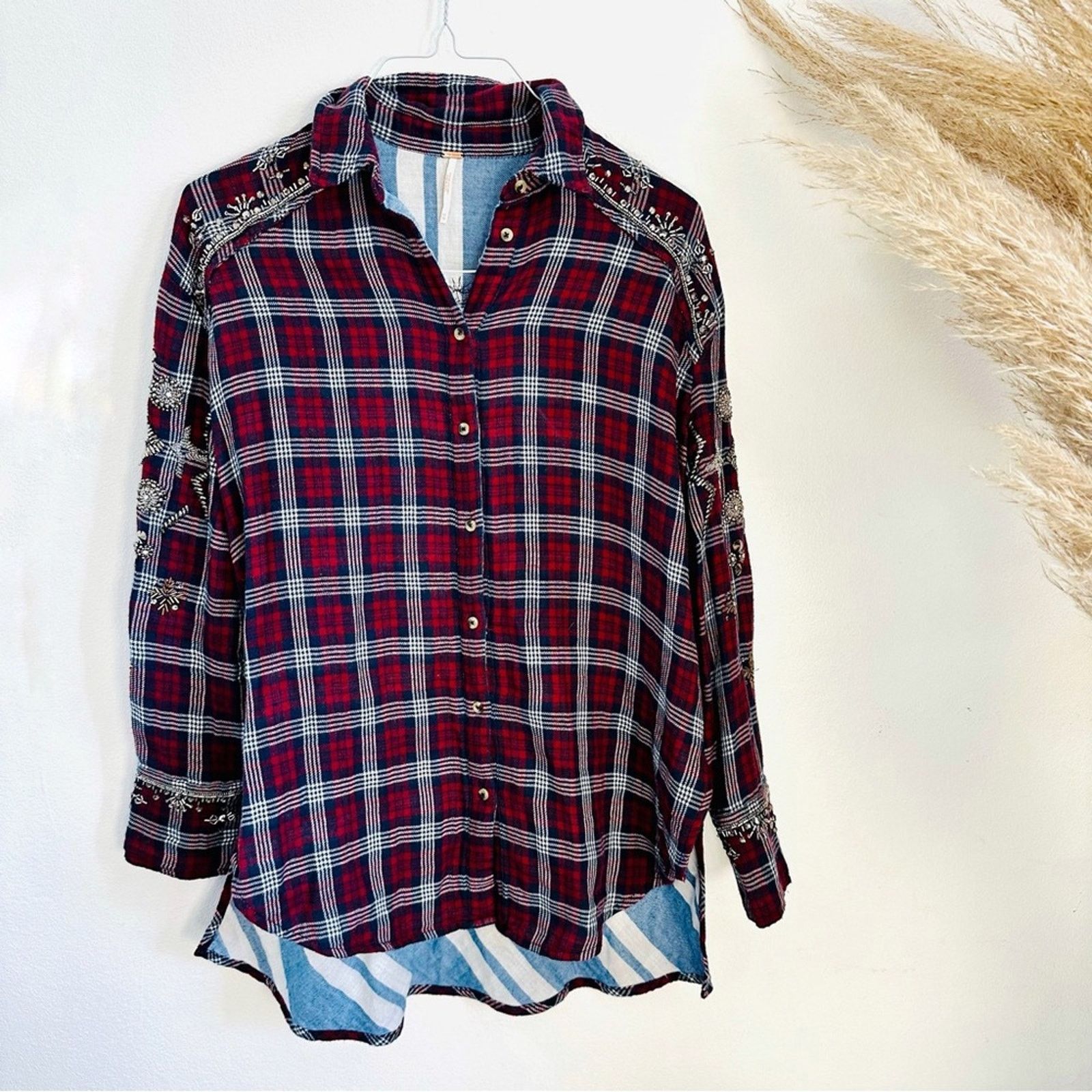 Free People FREE PEOPLE Sequin Bead Oversized Red Flannel Plaid Shirt Size XS / US 0-2 / IT 36-38 - 2 Thumbnail