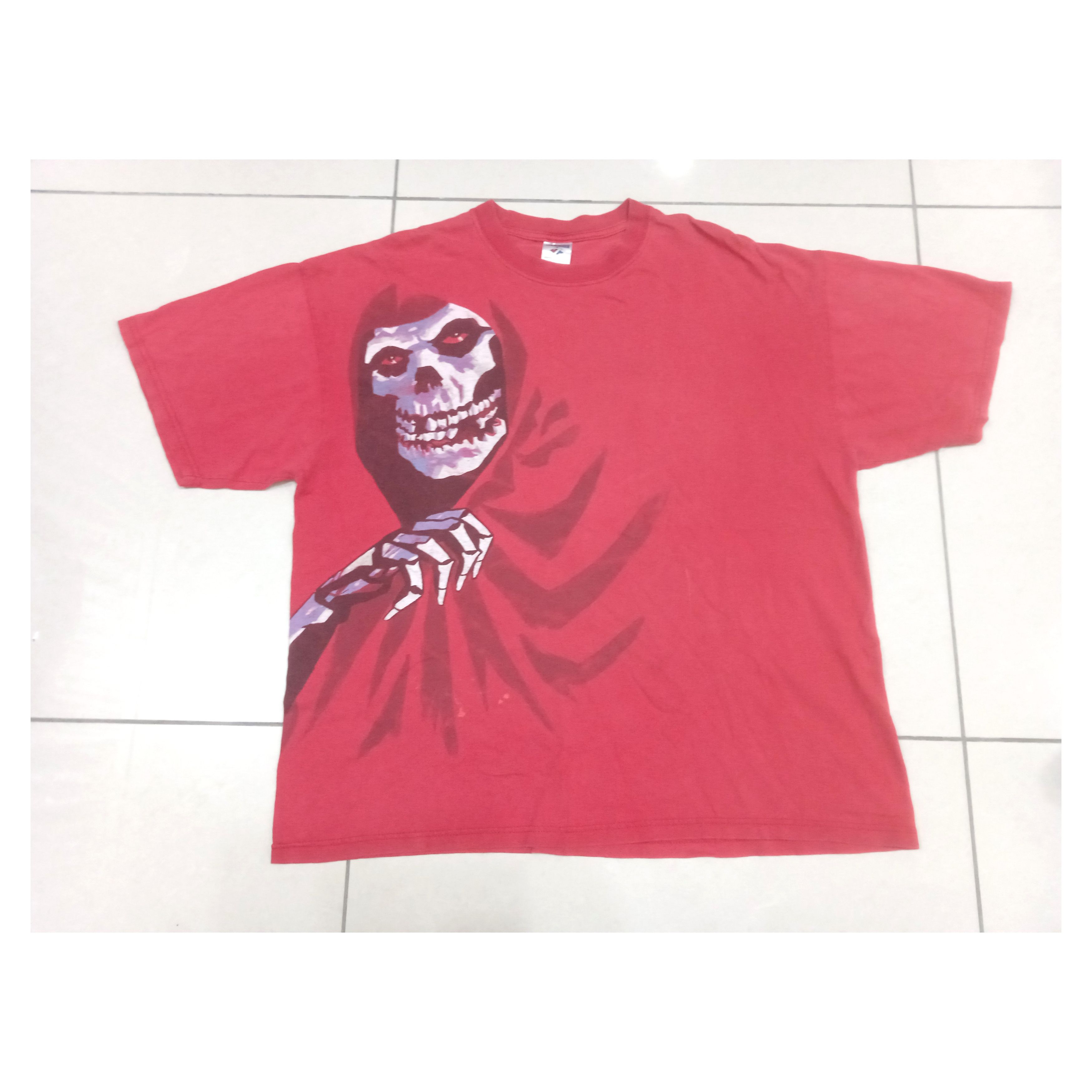 Band Tees Vintage 2000s Misfits T Shirt Thrashed Size US XL / EU 56 / 4 - 1 Thumbnail