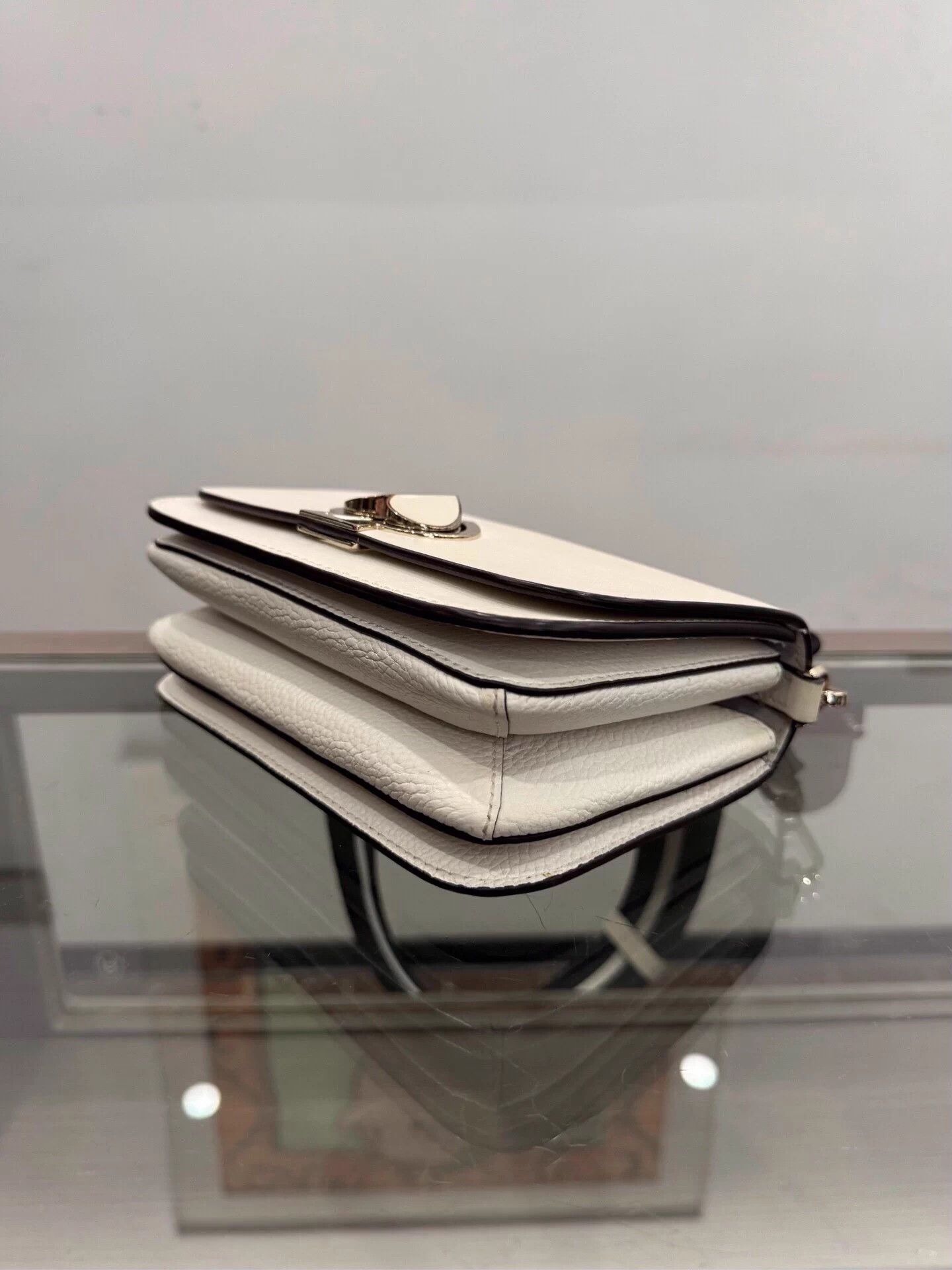 Kate Spade Kate Spade White Silver Spade Heart Logo Pleated Bag Size ONE SIZE - 6 Thumbnail