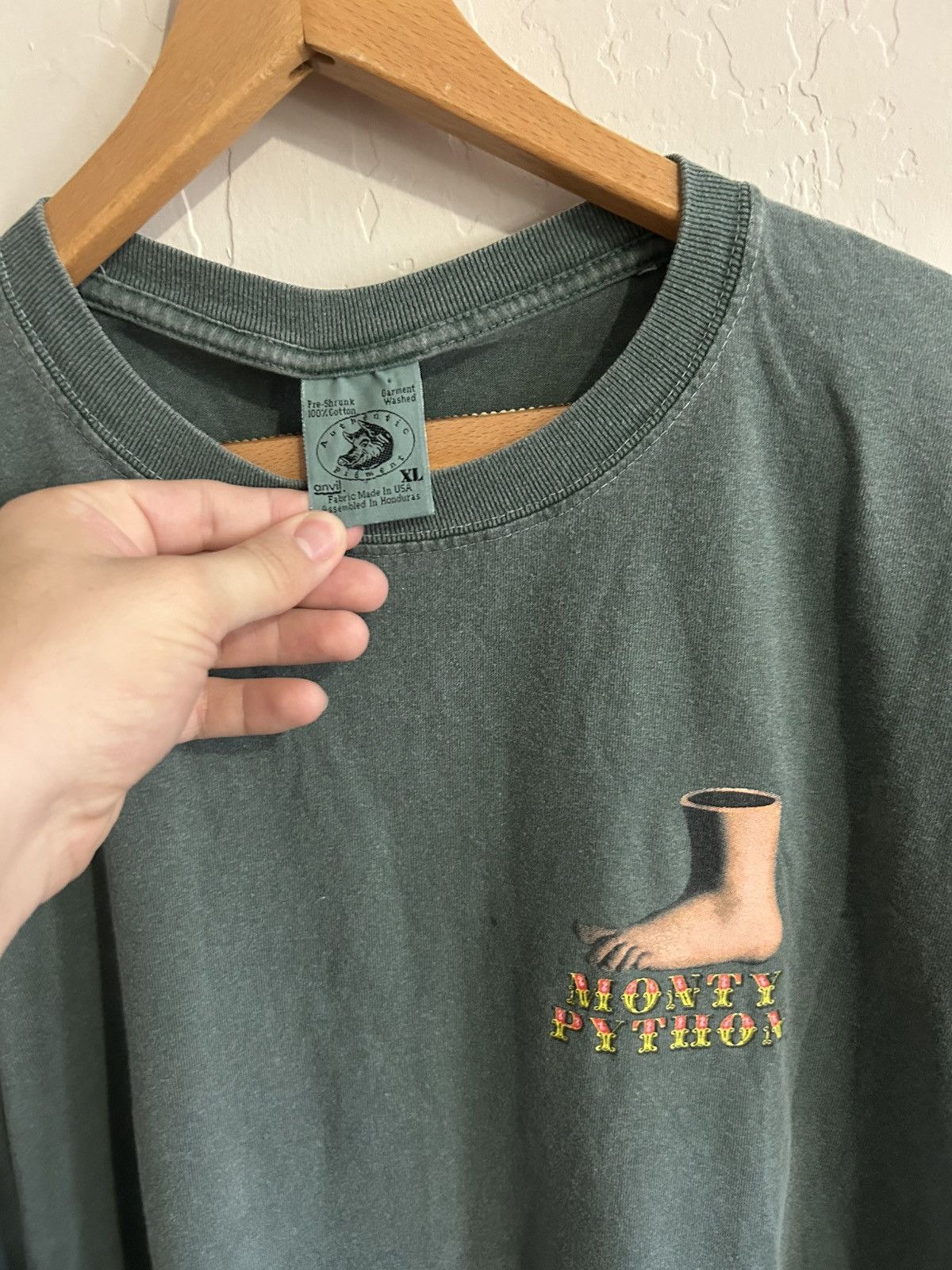 Vintage Vintage Monty Python Beautiful Plumage 2001 Shirt Size XL Size US XL / EU 56 / 4 - 2 Thumbnail