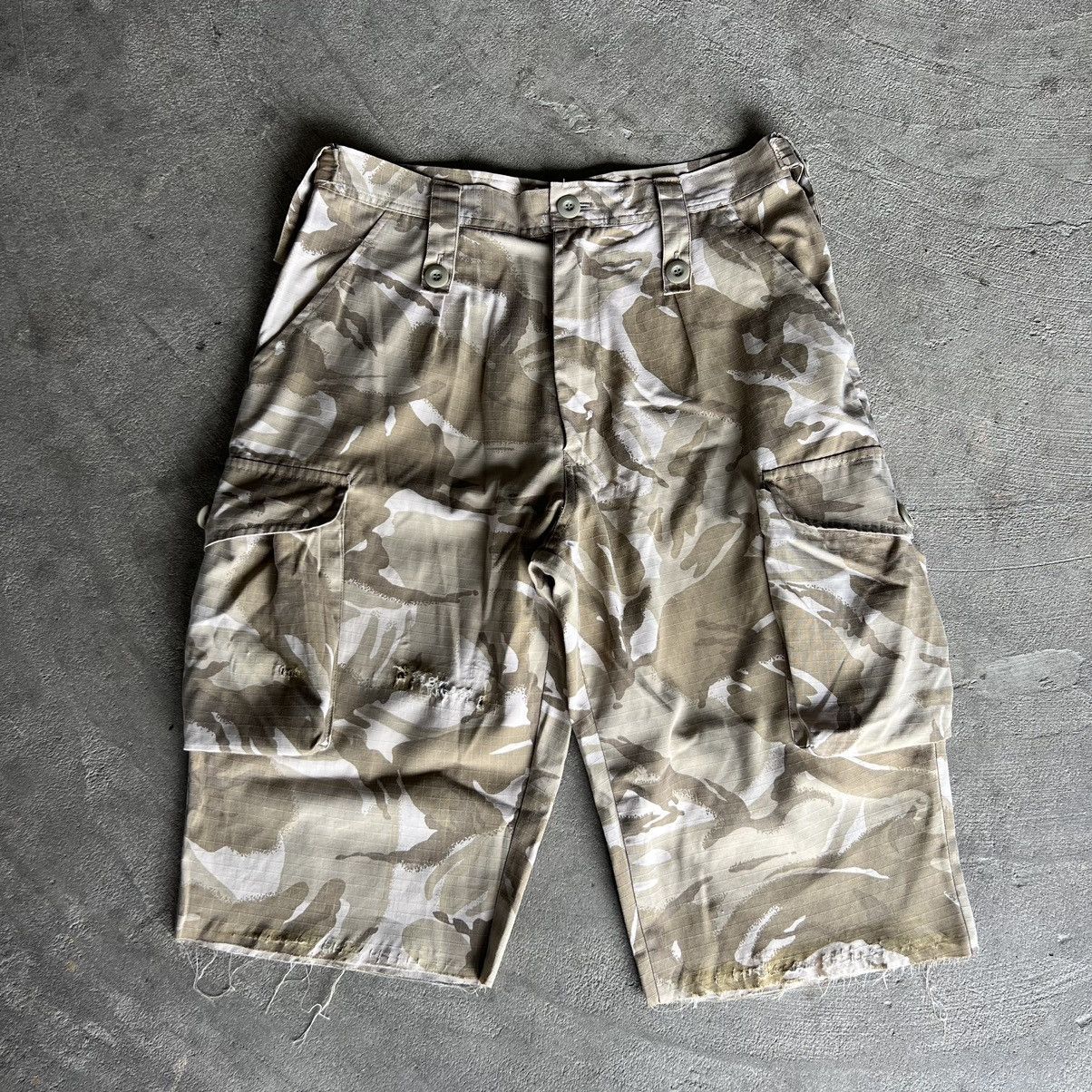 Vintage Vintage Camo Cargo Shorts Size US 32 / EU 48 - 1 Thumbnail