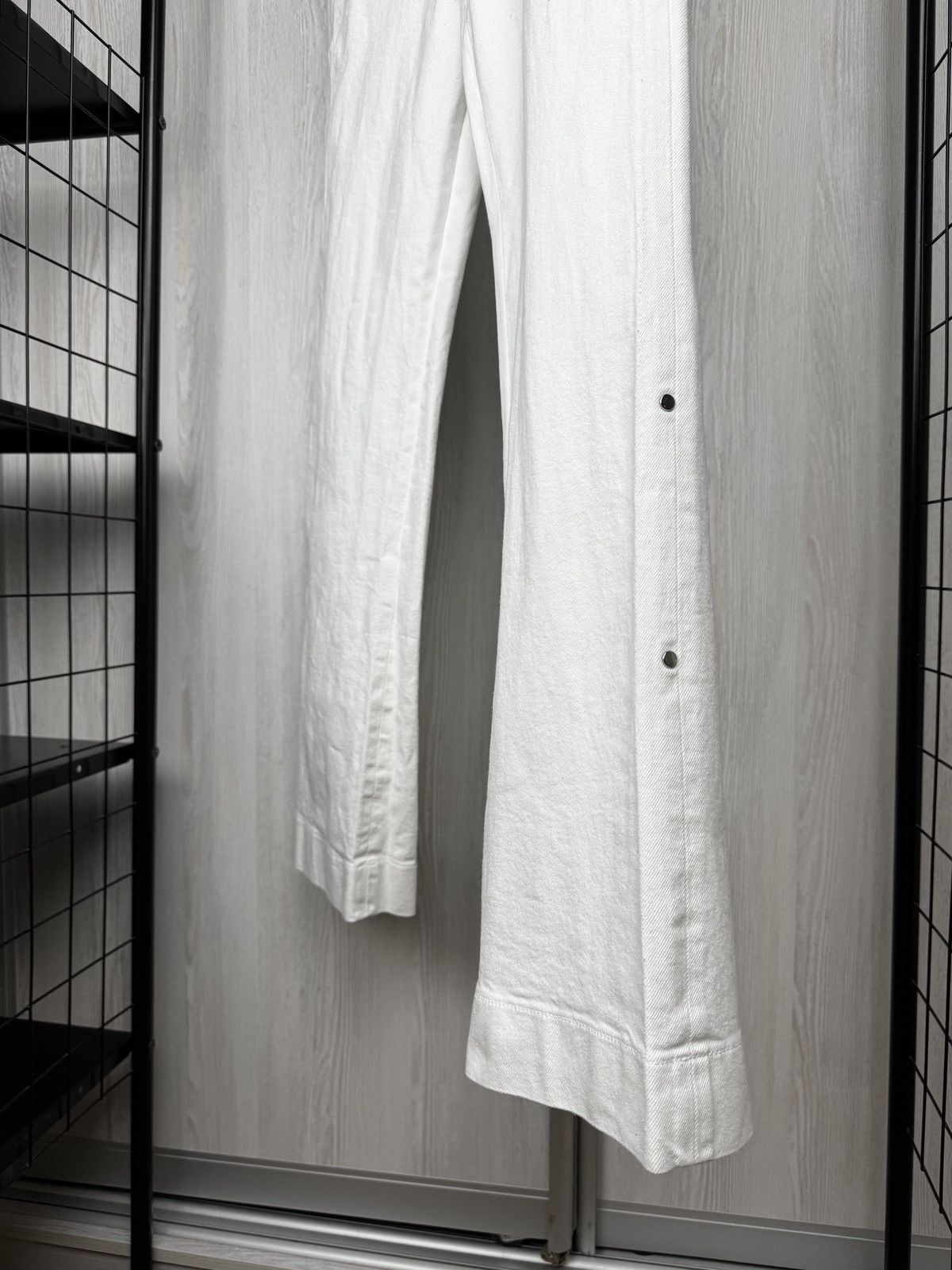 JW Anderson JW Anderson white straight wide leg denim jeans pants rare Size 26" / US 2 / IT 38 - 6 Thumbnail