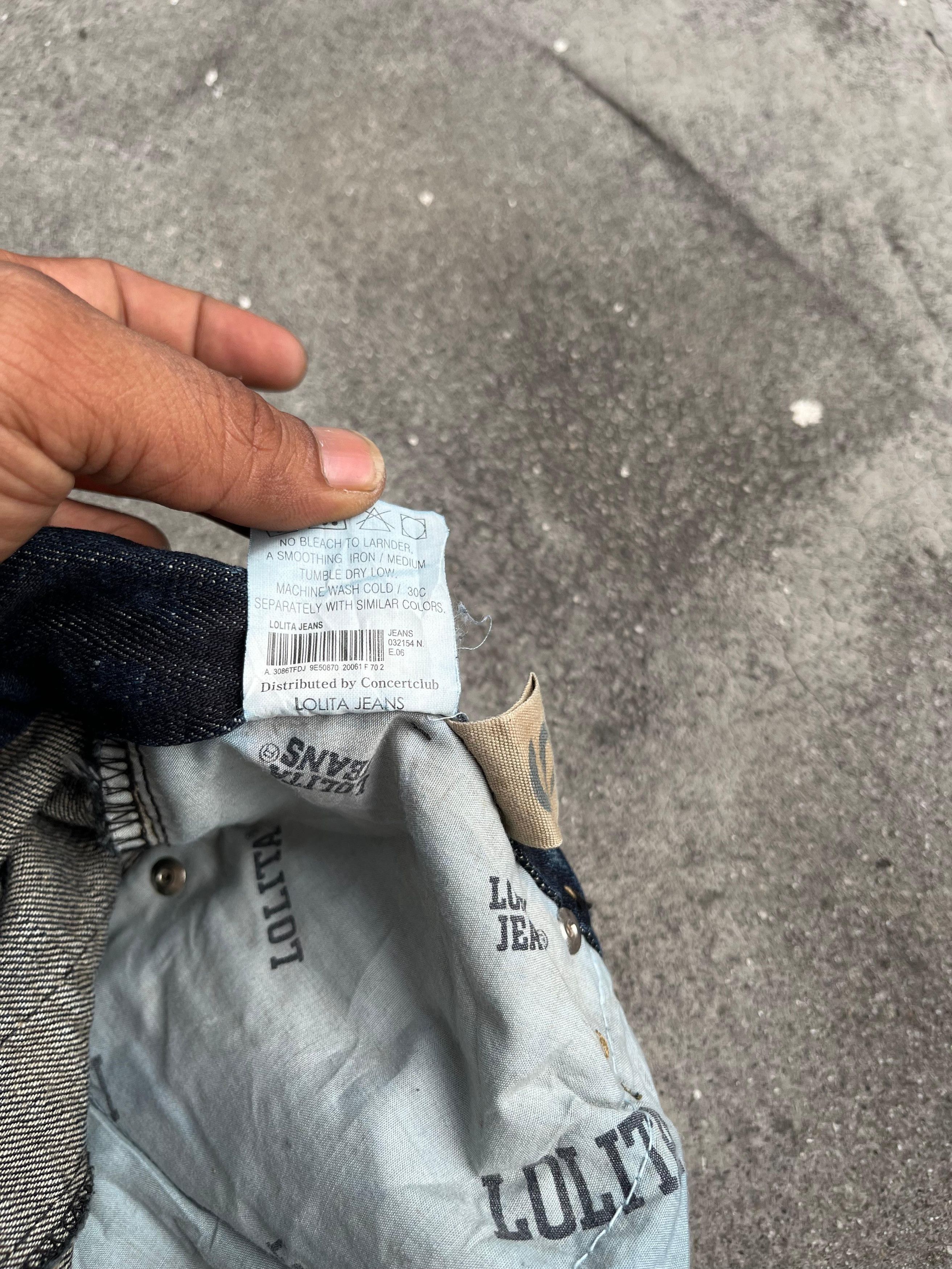 Tornado Mart Vintage Yoshitomo Nara x Lolita Washed Jeans Denim Size 30" / US 8 / IT 44 - 9 Thumbnail