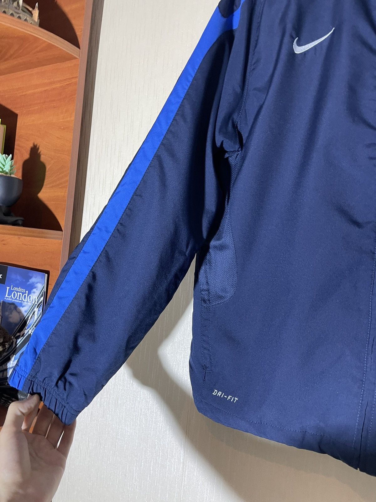 Nike Nike Barnsley light soccer jacket Size US L / EU 52-54 / 3 - 8 Thumbnail