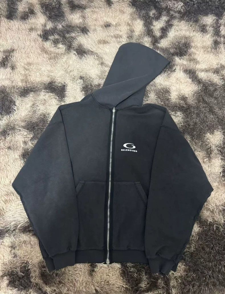 Balenciaga Balenciaga Reversible Embroidered Hoodie - dmc Size US M / EU 48-50 / 2 - 1 Thumbnail