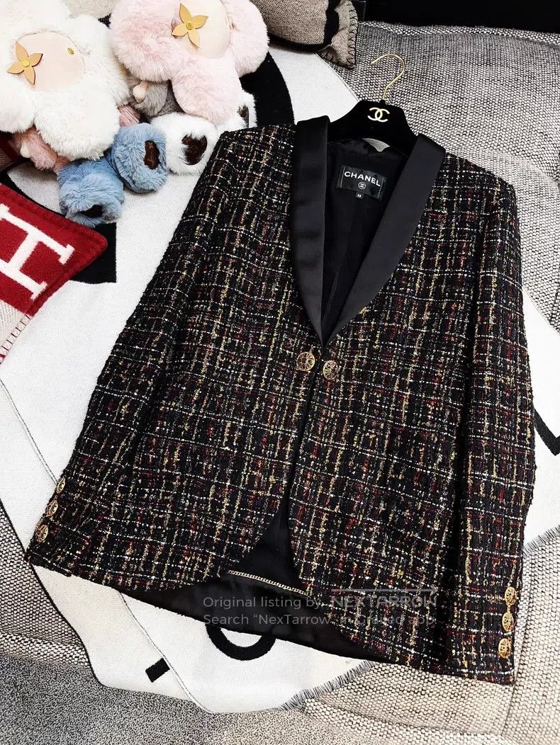 Chanel Chanel 19A Egyptian series black and gold jacket Size XS / US 0-2 / IT 36-38 - 8 Thumbnail