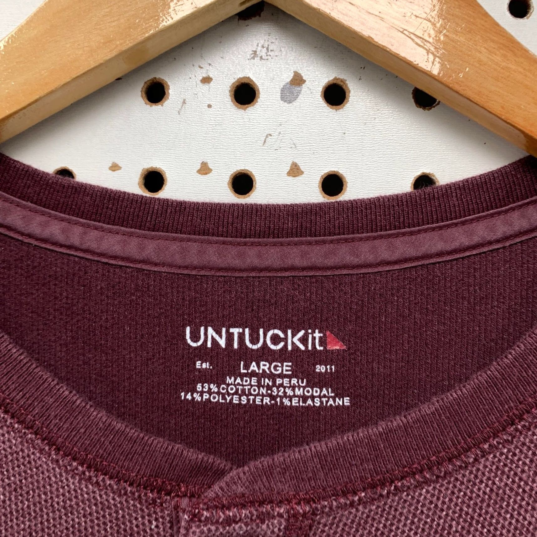 UNTUCKit UNTUCKit Henley Shirt Mens Large Burgundy Long Sleeve Pullover Size US L / EU 52-54 / 3 - 4 Thumbnail