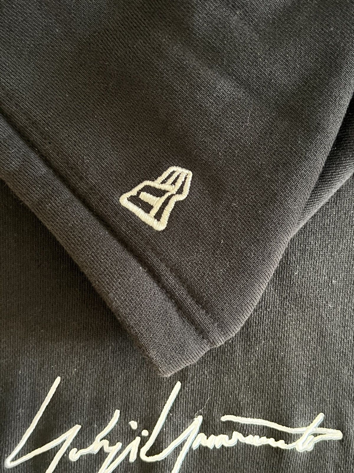 New Era × Yohji Yamamoto NEW ERA X YOHJI YAMAMOTO EMBROIDERED LOGO HOODIE Size US XL / EU 56 / 4 - 6 Thumbnail