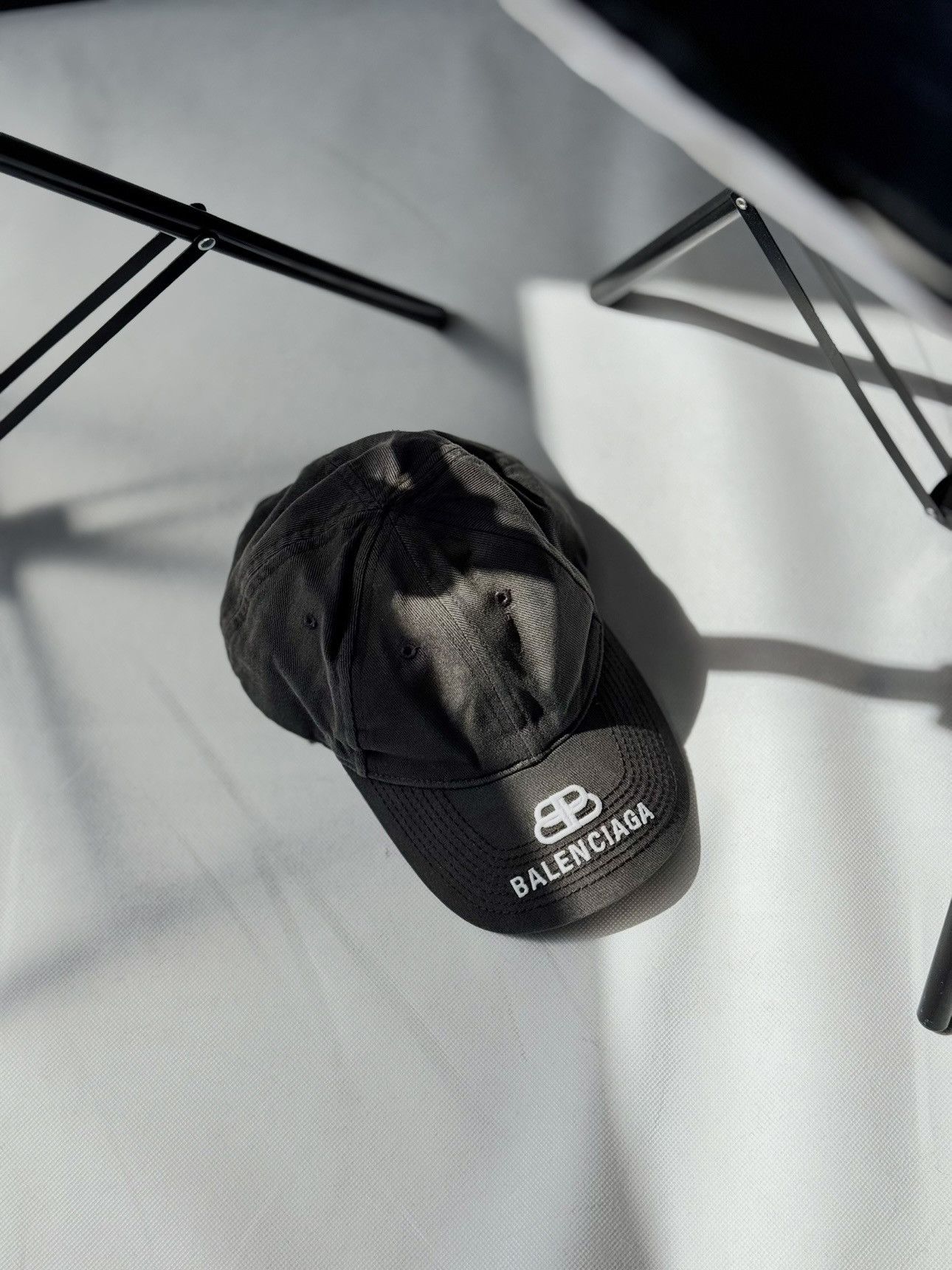 Balenciaga Balenciaga Cap Washed Black BB Used Large Hype Size ONE SIZE - 2 Thumbnail
