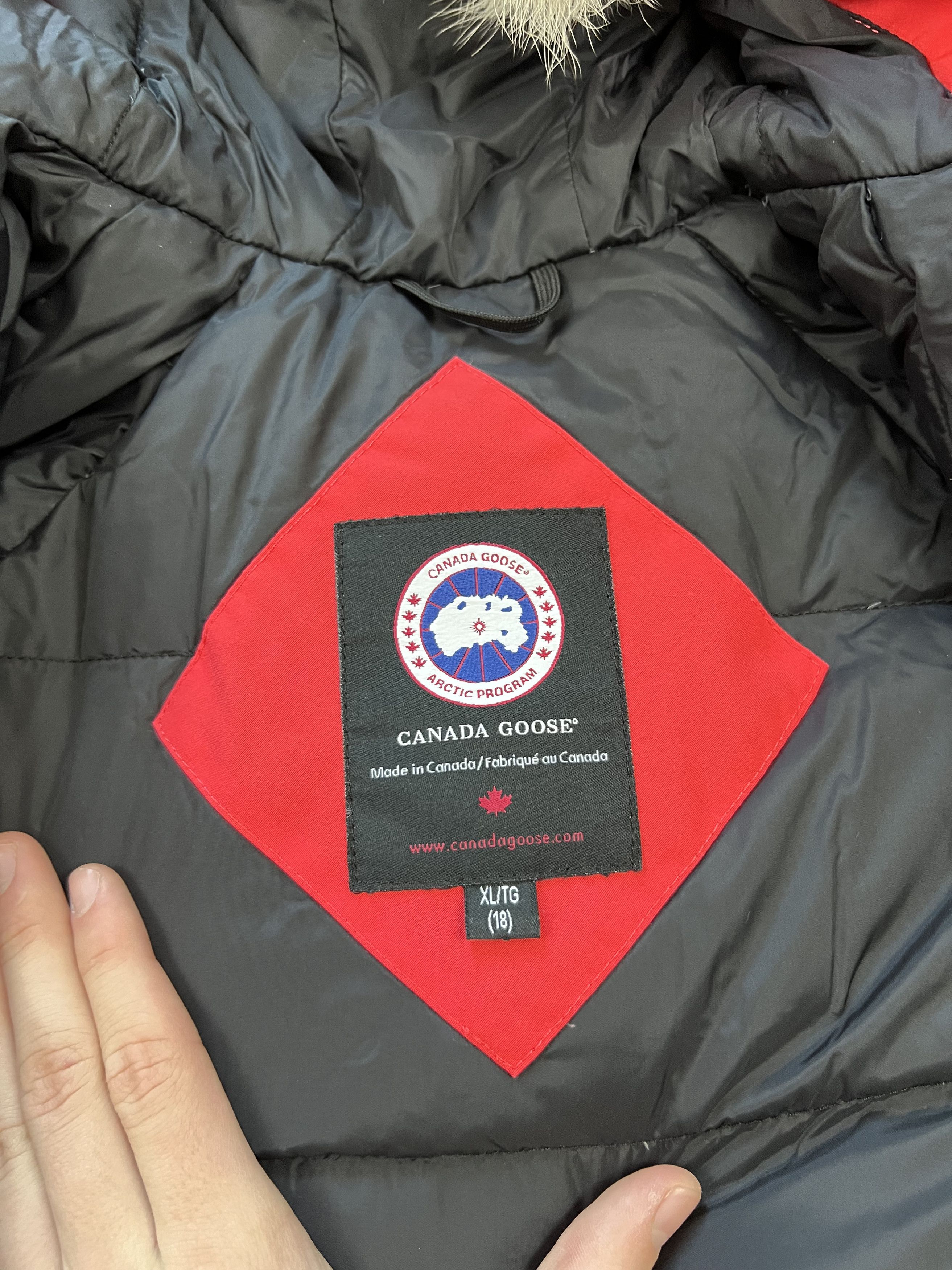 Canada Goose canada goose puffer bomber size (18) like S-M legit luxury Size US S / EU 44-46 / 1 - 8 Thumbnail