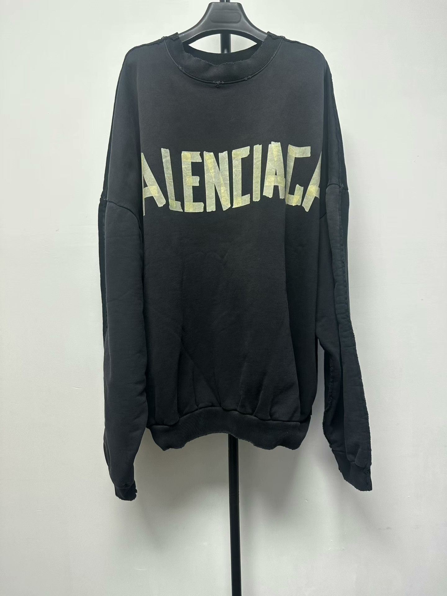 Balenciaga Balenciaga Tape Logo Graphic Sweatshirt Size M Size US M / EU 48-50 / 2 - 1 Thumbnail