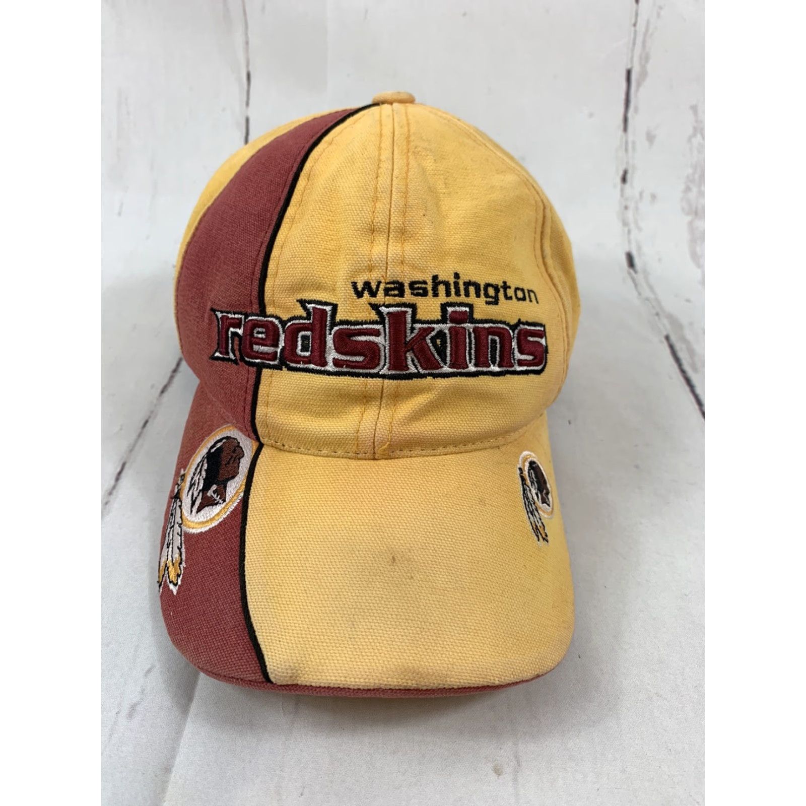Reebok VINTAGE Reebok Washington Red Skins Pro Line Hat Cap One Size Red Men Baseball Cap Football Theme Mens Size ONE SIZE - 2 Thumbnail