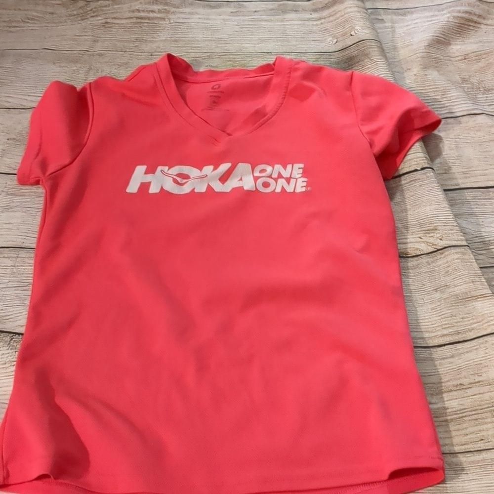 Hoka Hoka one one pink tee size small Size S / US 4 / IT 40 - 1 Thumbnail