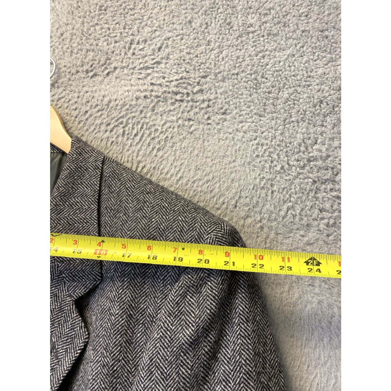 Hart Schaffner Marx VINTAGE Hart Schaffner Marx Wool Sport Coat Blazer Men 48 Regular Gray Herringbone 1950s/60s Mens Blazer Size 48R - 7 Thumbnail