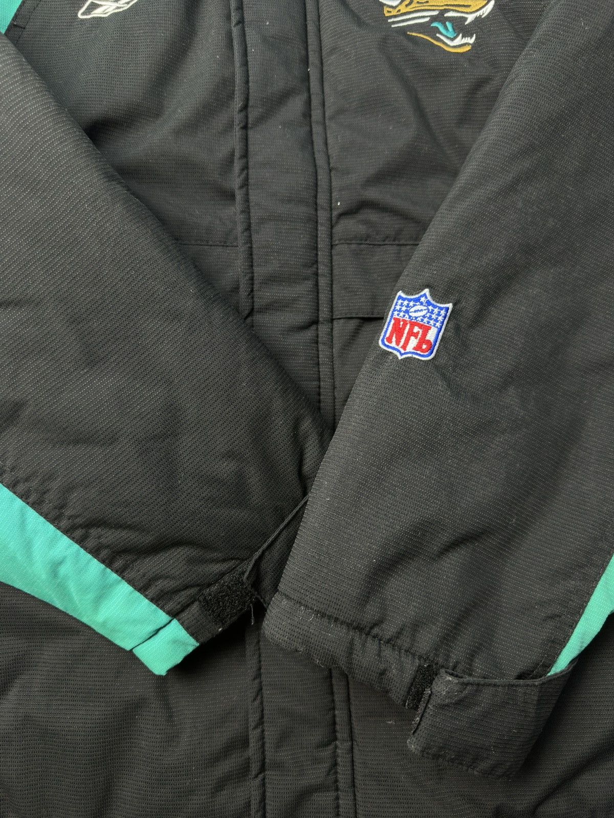 Reebok Vintage Reebok NFL Jacksonville Jaguars Puffer Jacket Size US L / EU 52-54 / 3 - 7 Thumbnail