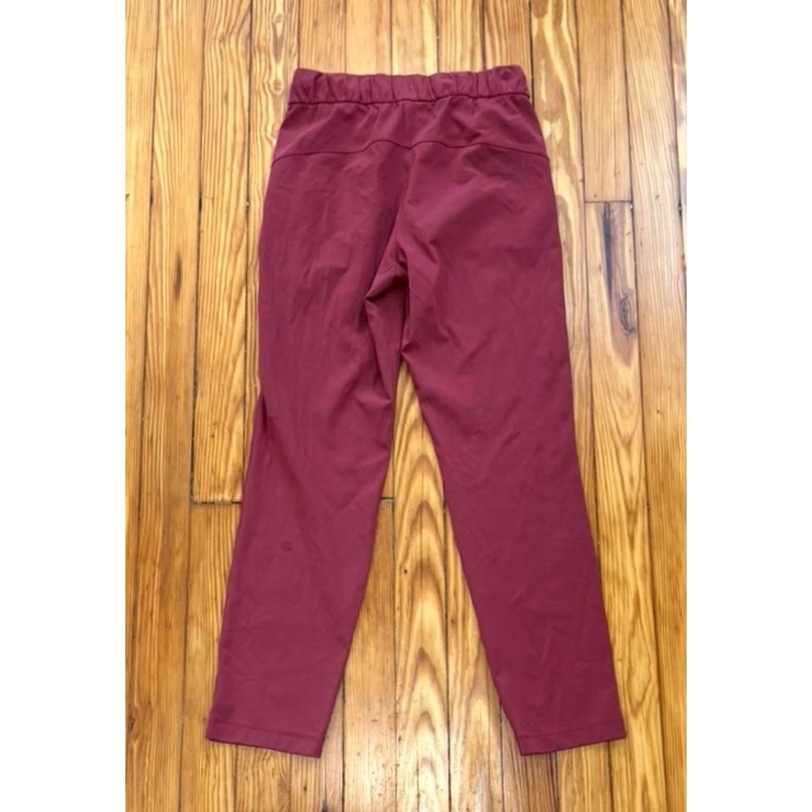 Lululemon Lululemon On The Fly 28” Woven Jogger Pants Women Regular Size 2 Merlot Red Tapered Inseam 28" Polyester Pants Size 26" / US 2 / IT 38 - 2 Thumbnail