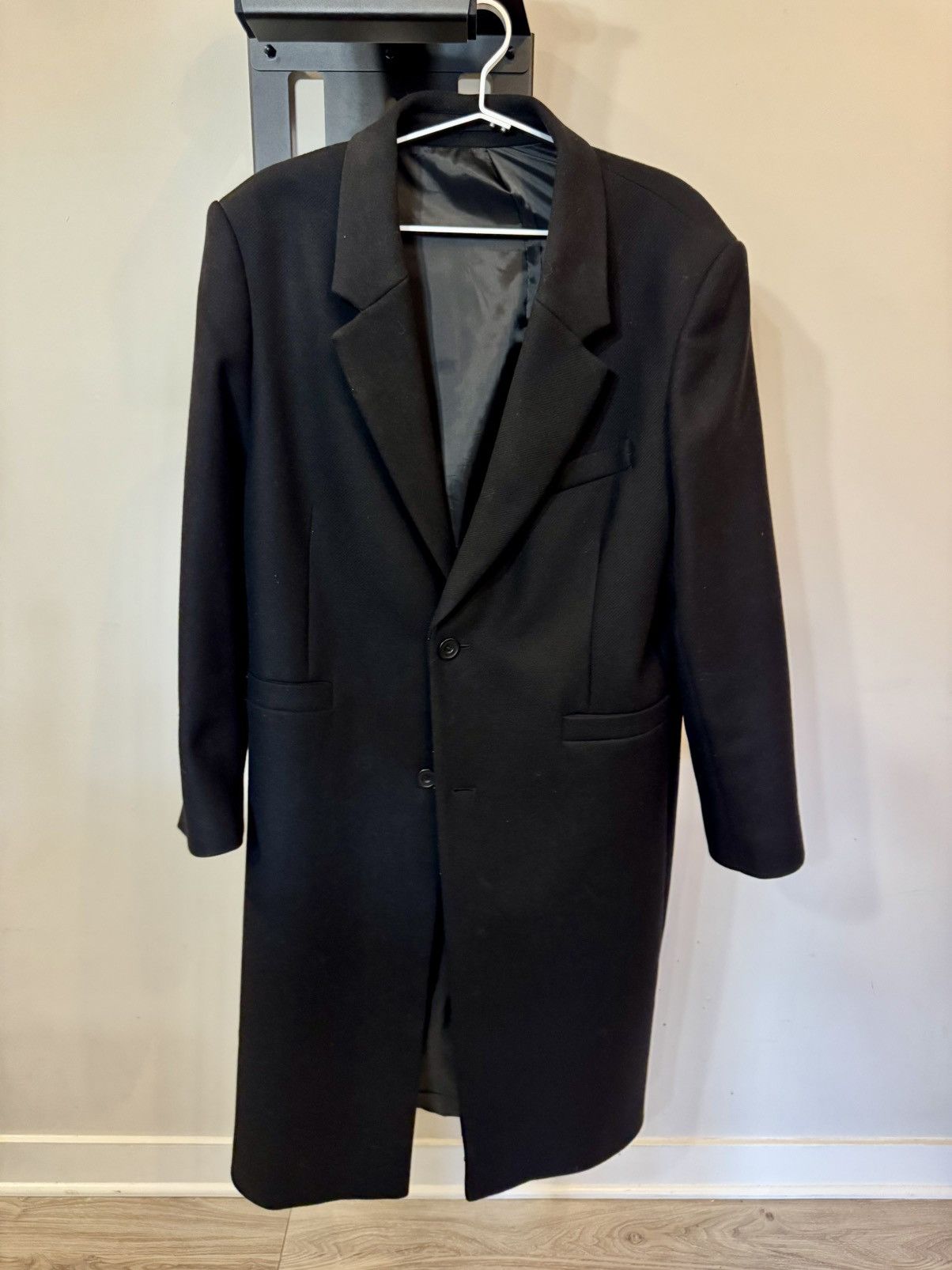 Cos Cos Black Overcoat Size 54/XL Size US L / EU 52-54 / 3 - 1 Thumbnail
