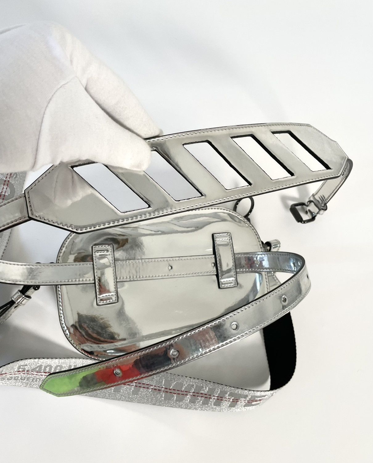 Off-White OFF-WHITE FW 18 Silver Mirror Camera Bag Size ONE SIZE - 7 Thumbnail